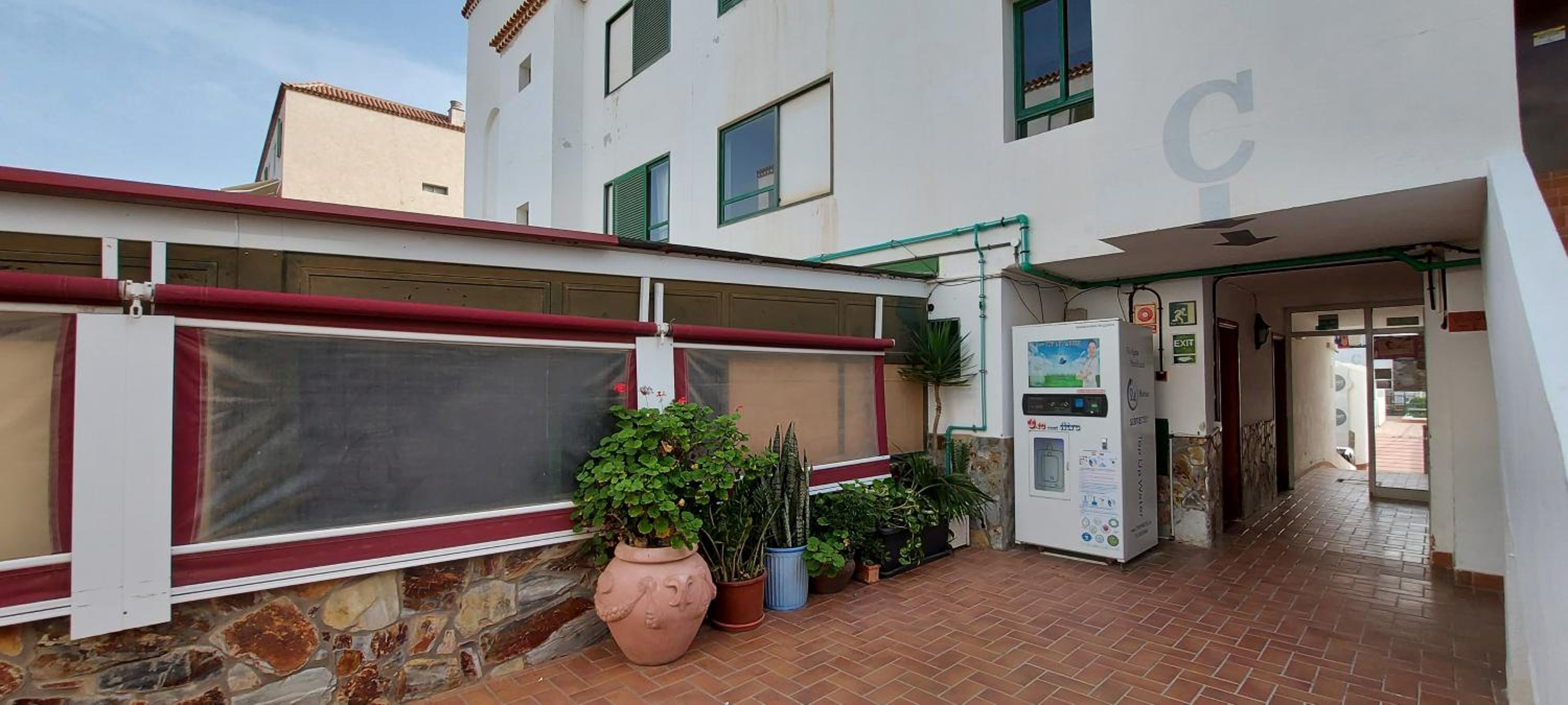 Alondras Park - Sleeps 2 - Parking - Pool photo 4