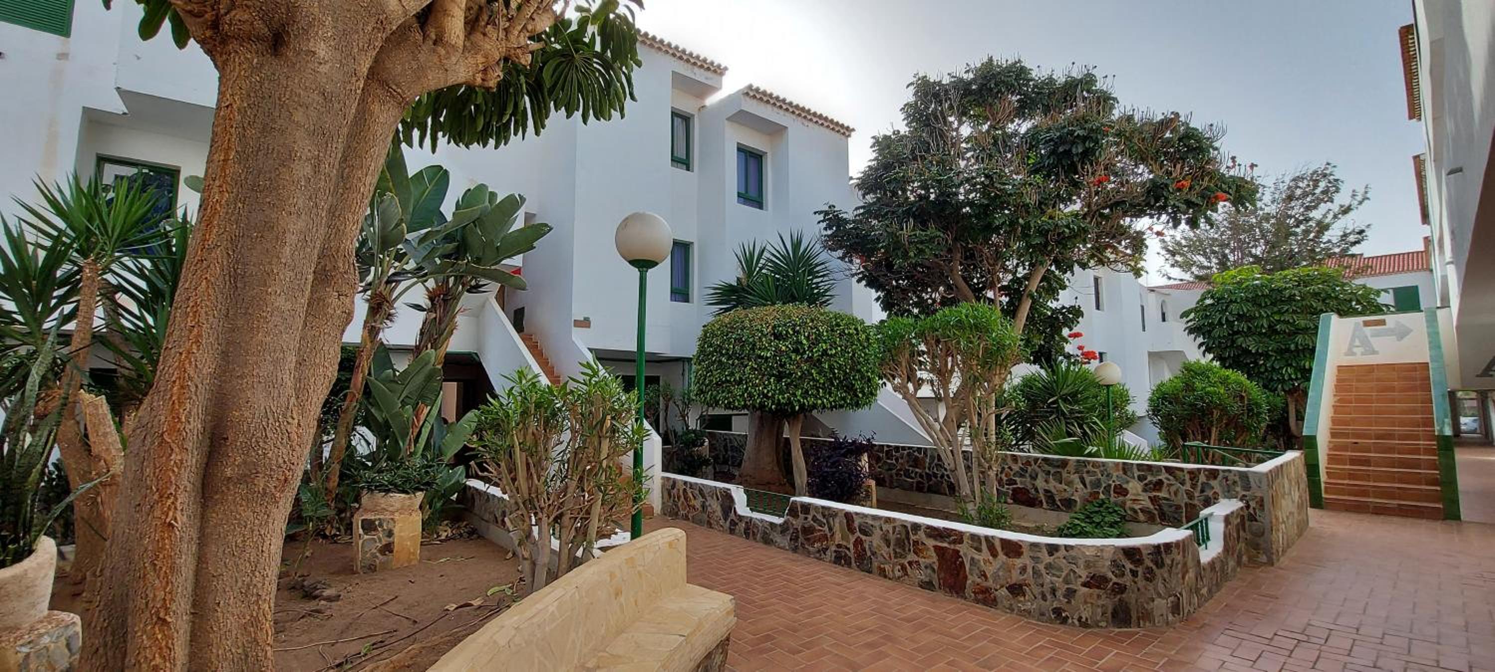Alondras Park - Sleeps 2 - Parking - Pool photo 3