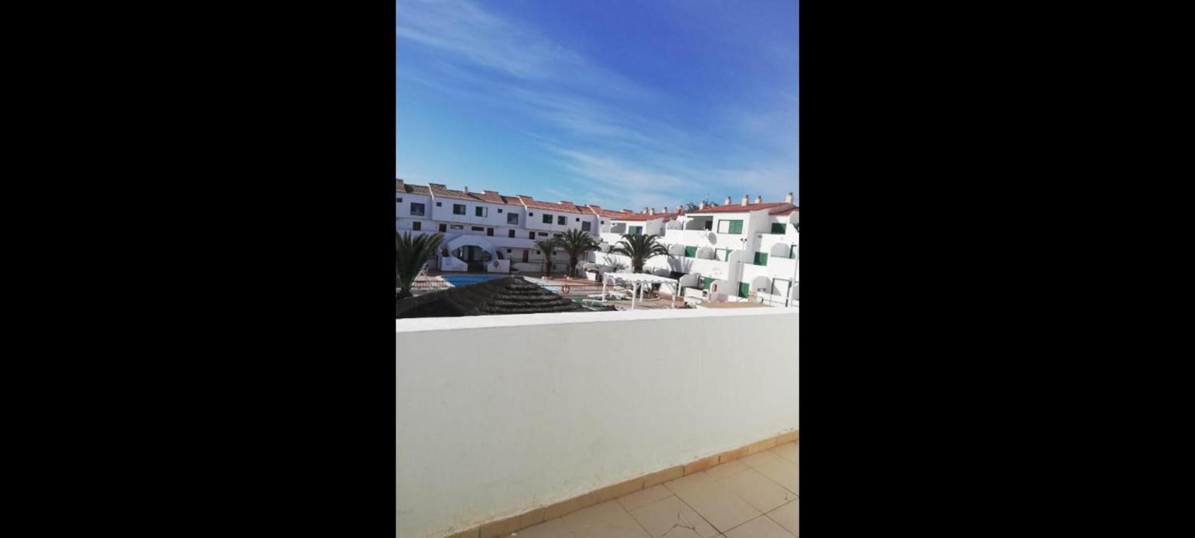 Alondras Park - Sleeps 2 - Parking - Pool photo 2
