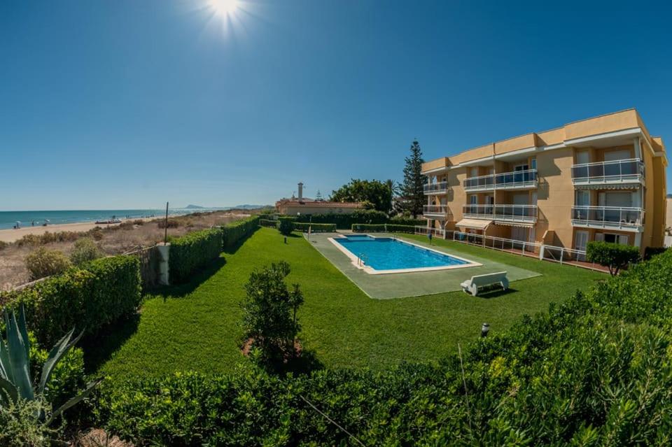 APARTAMENTO Nat EN PRIMERA LINEA DE PLAYA view 5