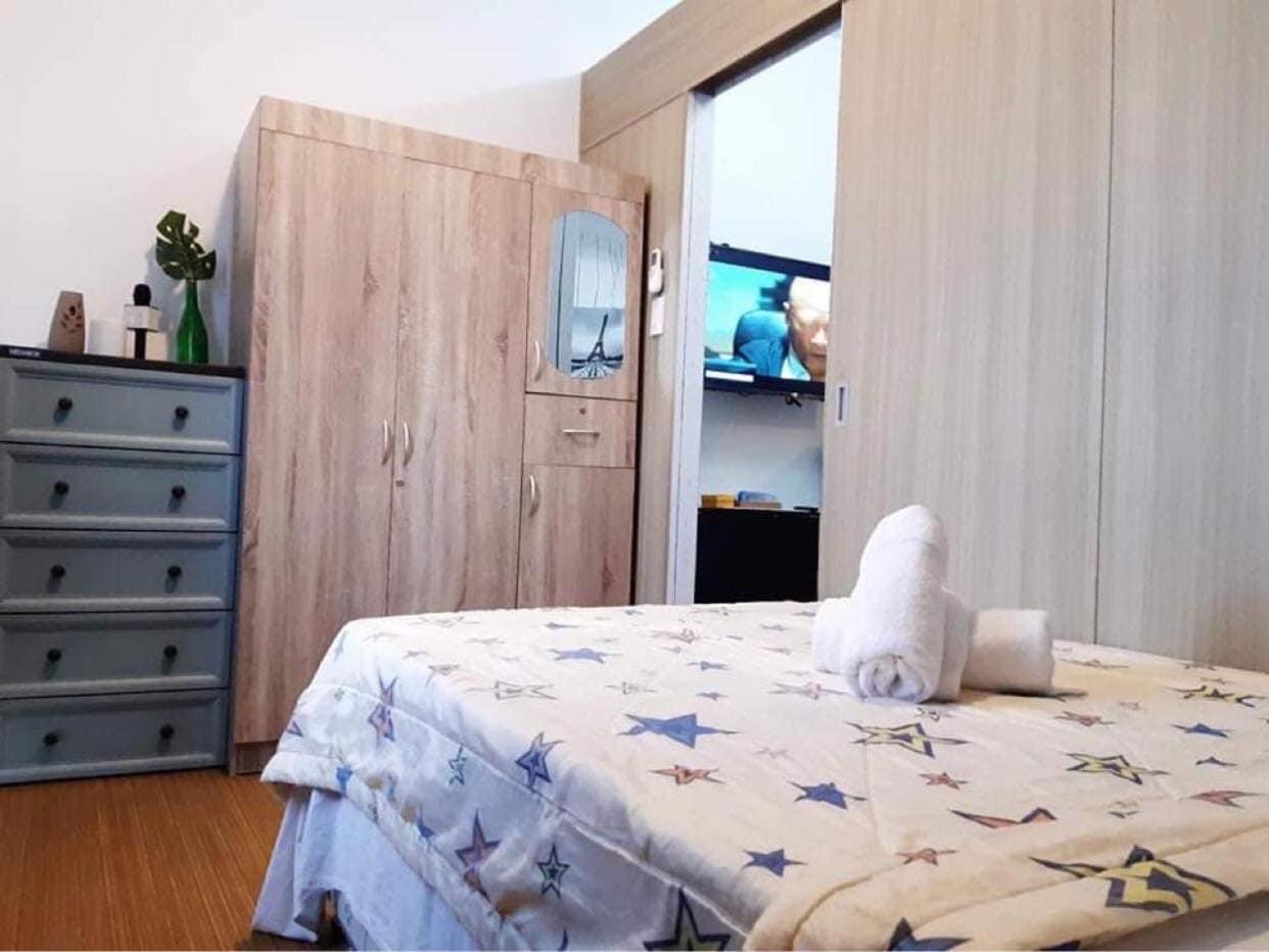 Taguig City Grace Residences with small balcony view 5