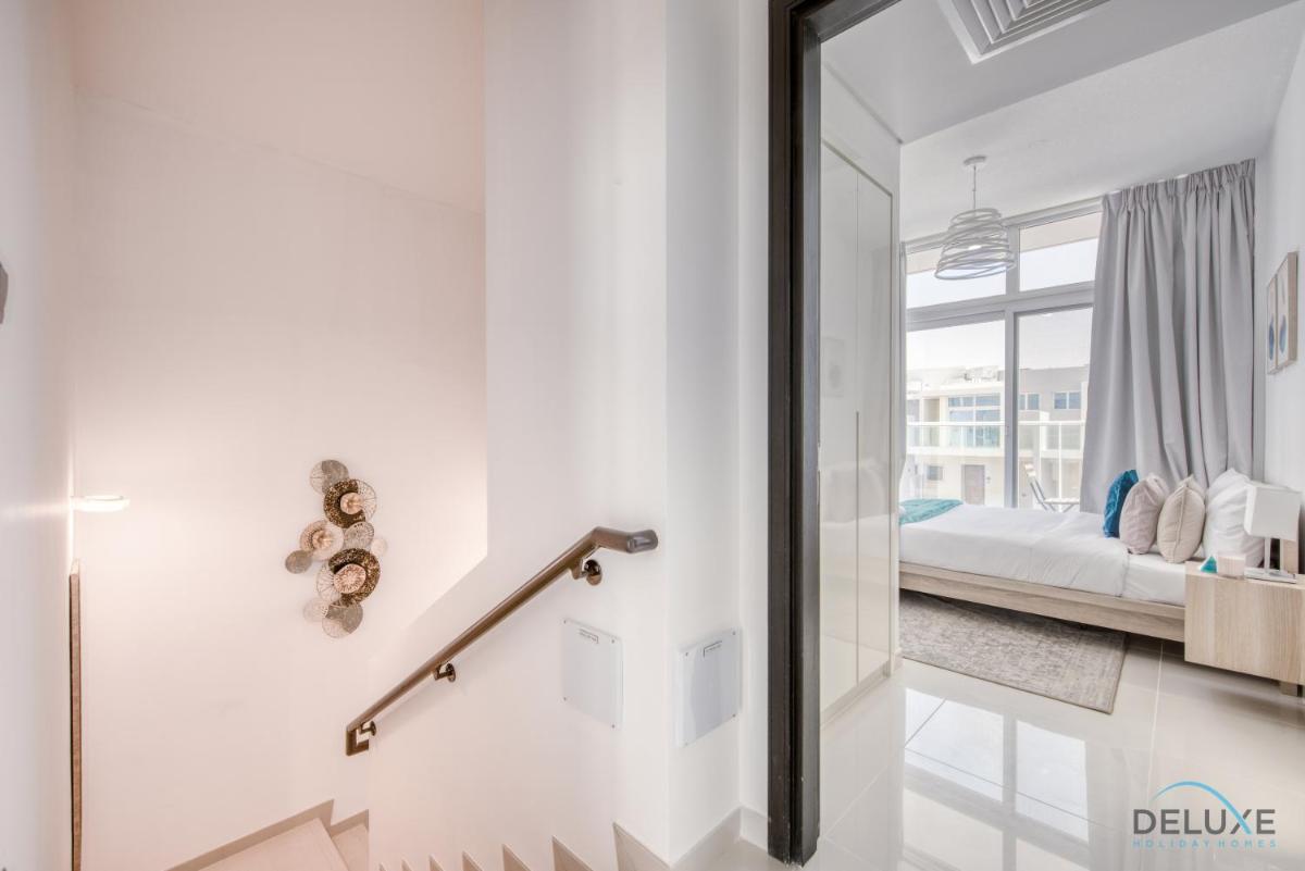 Affluent 3BR Townhouse at DAMAC Hills 2, Dubailand by Deluxe Holiday Homes
