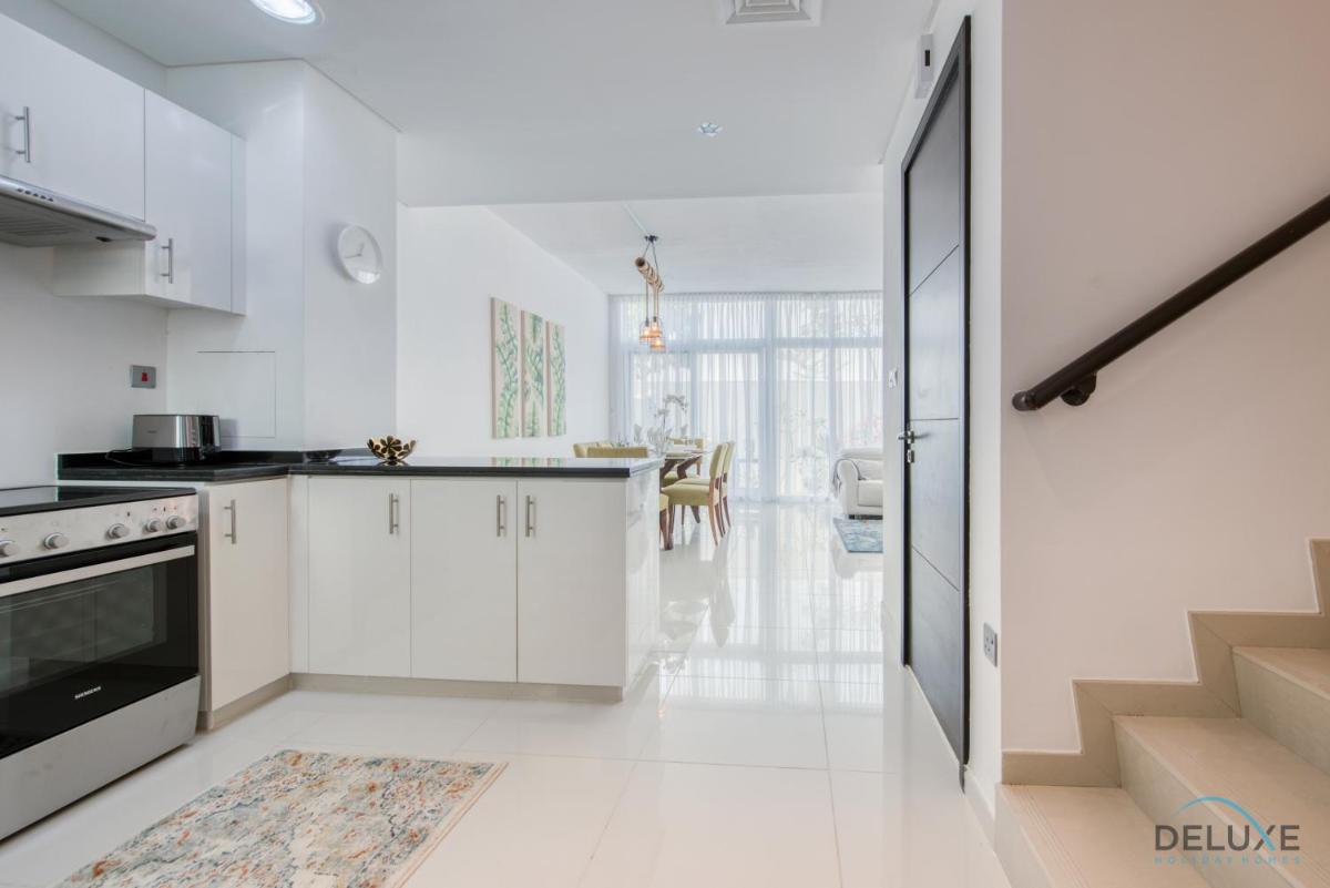 Affluent 3BR Townhouse at DAMAC Hills 2, Dubailand by Deluxe Holiday Homes