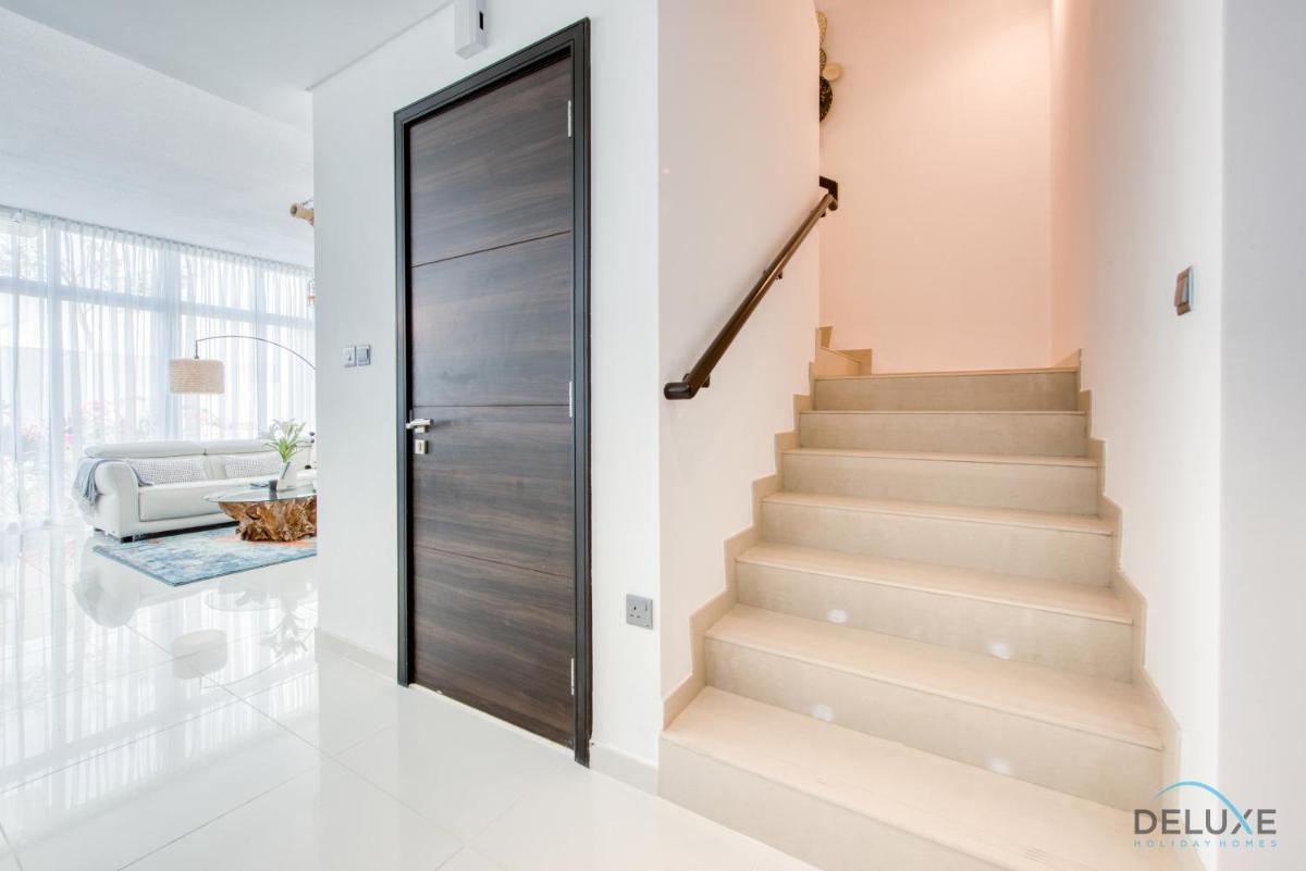 Affluent 3BR Townhouse at DAMAC Hills 2, Dubailand by Deluxe Holiday Homes