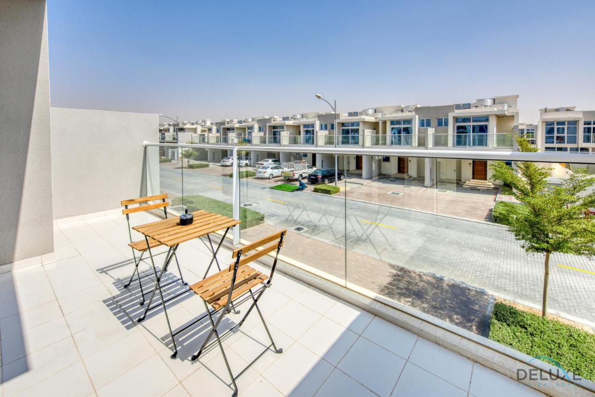 Affluent 3BR Townhouse at DAMAC Hills 2, Dubailand by Deluxe Holiday Homes