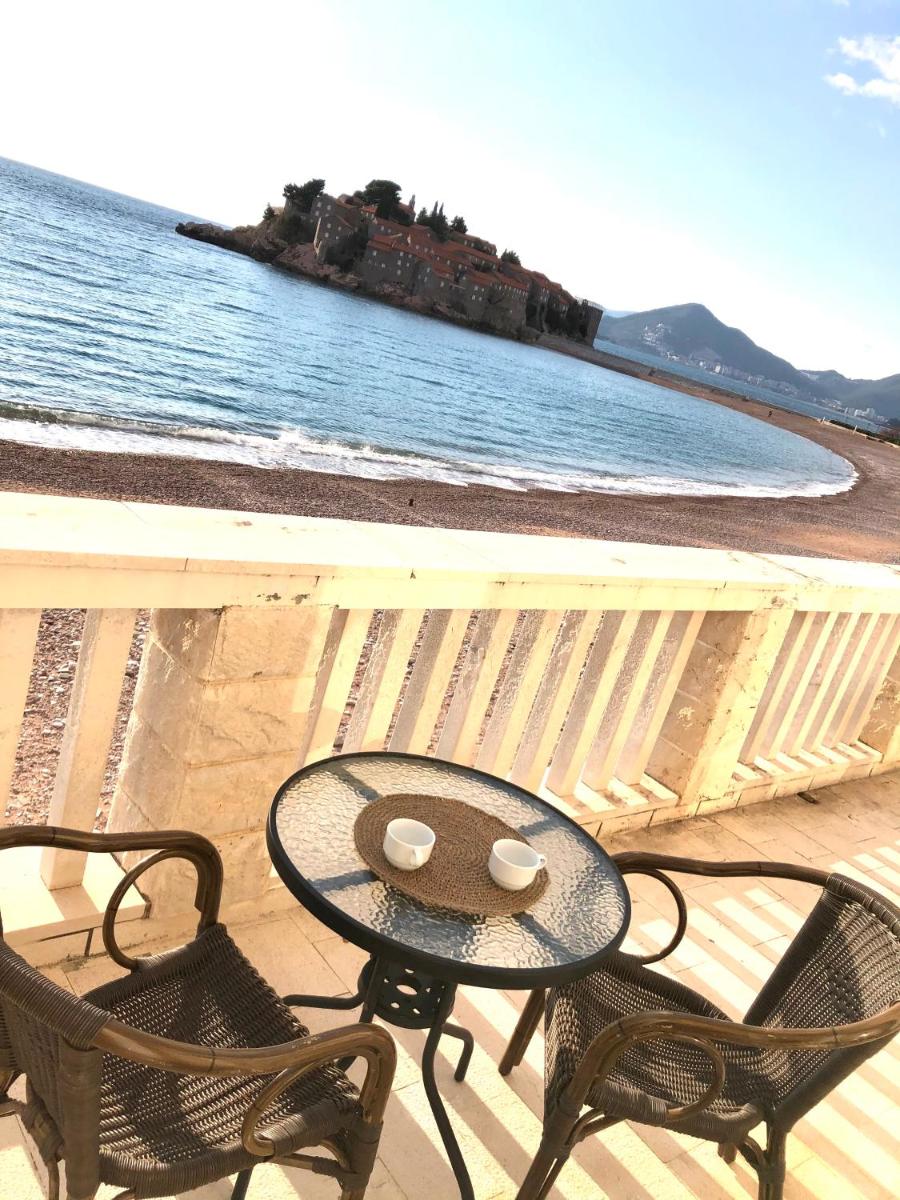 Hotel Lovely Apartment Sveti Stefan - Image 1