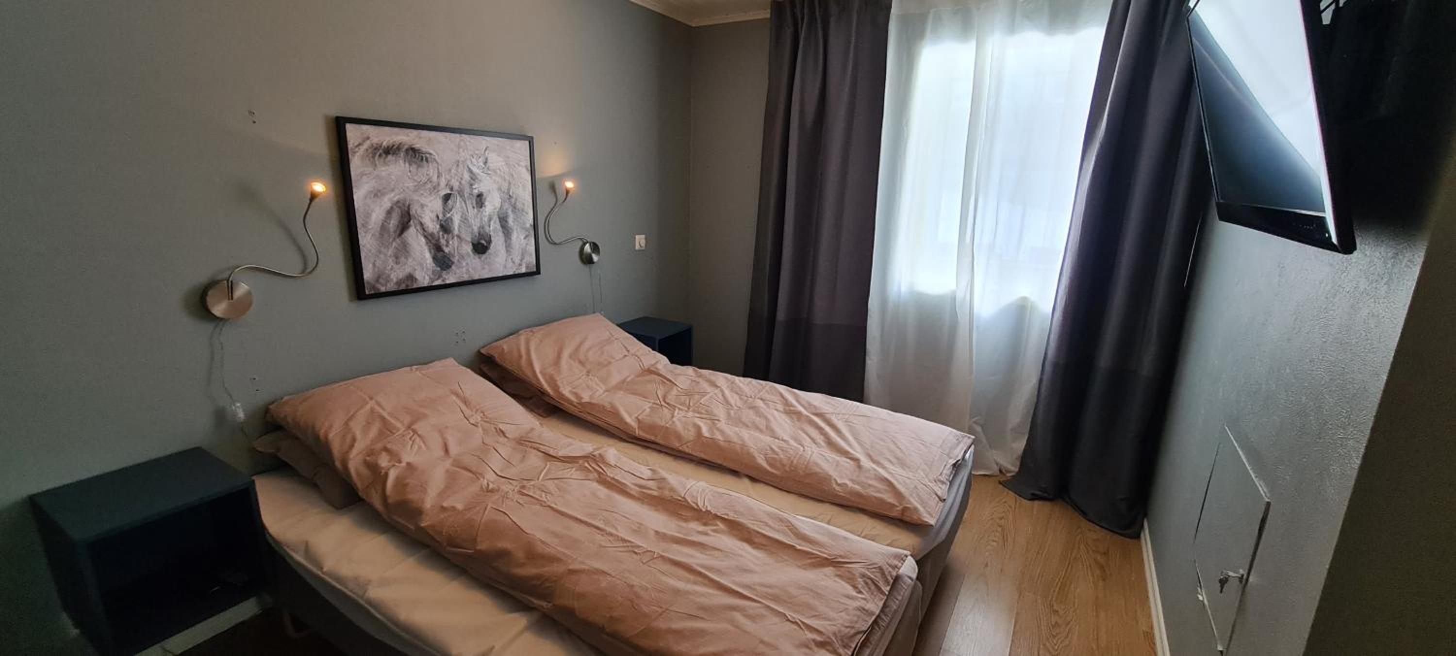 Cheerful 4-bedroom home with fireplace, 1,5km from Flåm center view 3