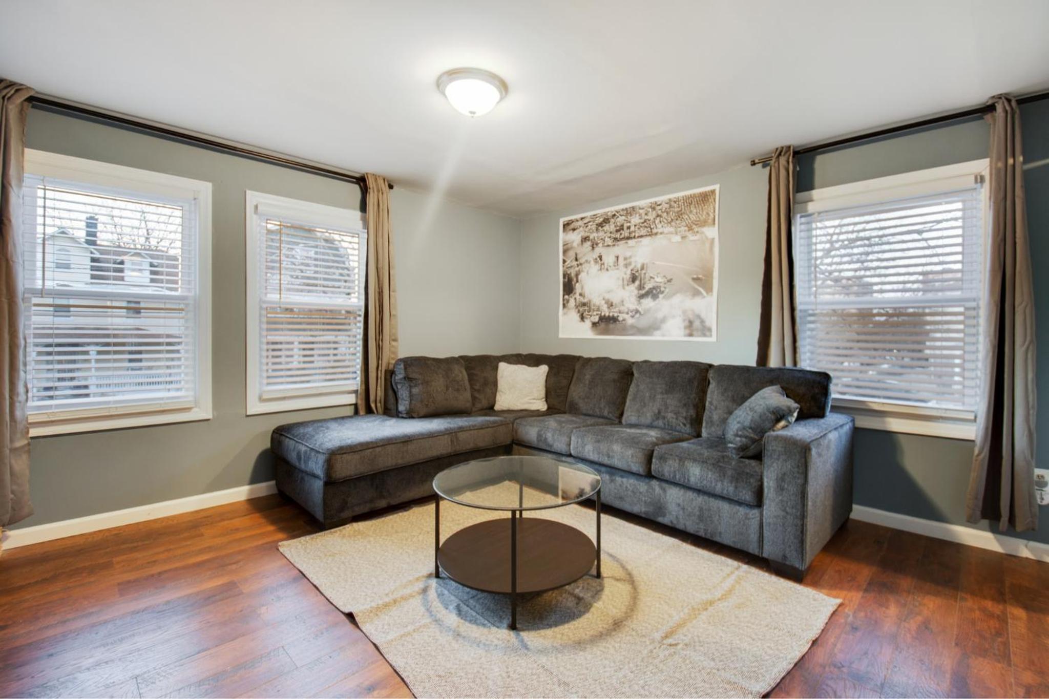 Miscellaneous Market Vacations - Hillyer Manor - Comfy Townhouse In Great Location! Pet Friendly!! townhouse - Property Image 1