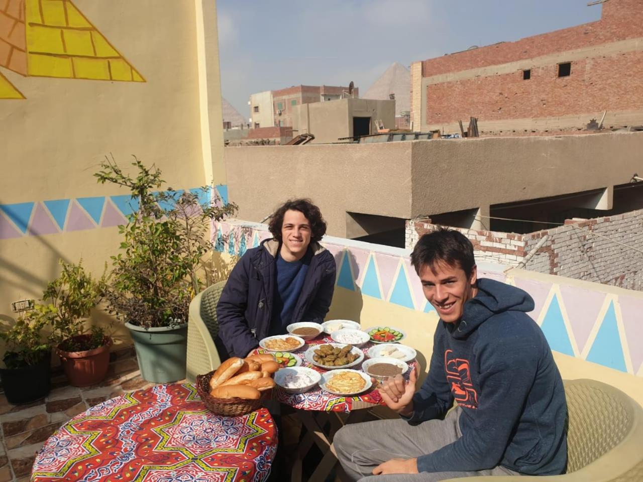 Jana Pyramids view inn
