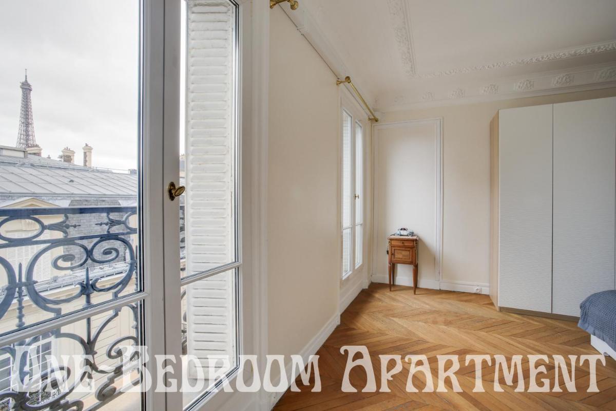 Eiffel Tower view Residence