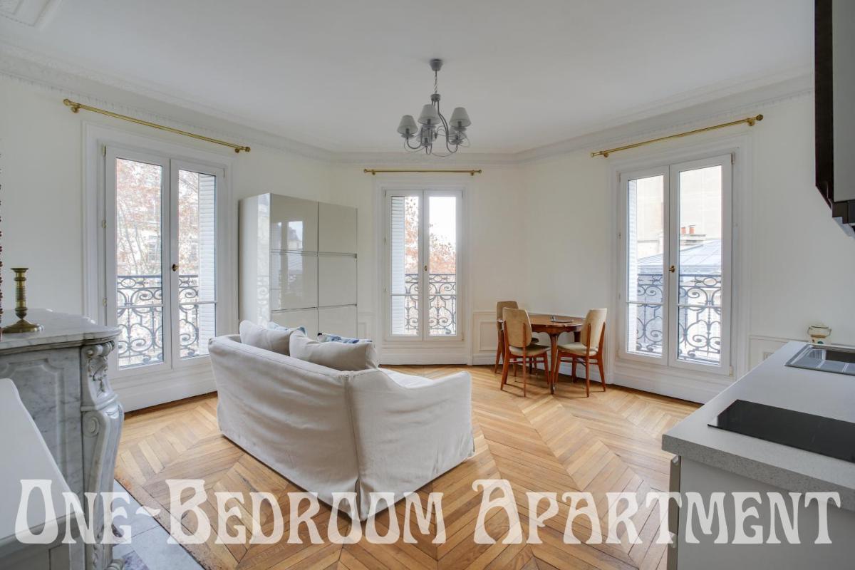 Eiffel Tower view Residence