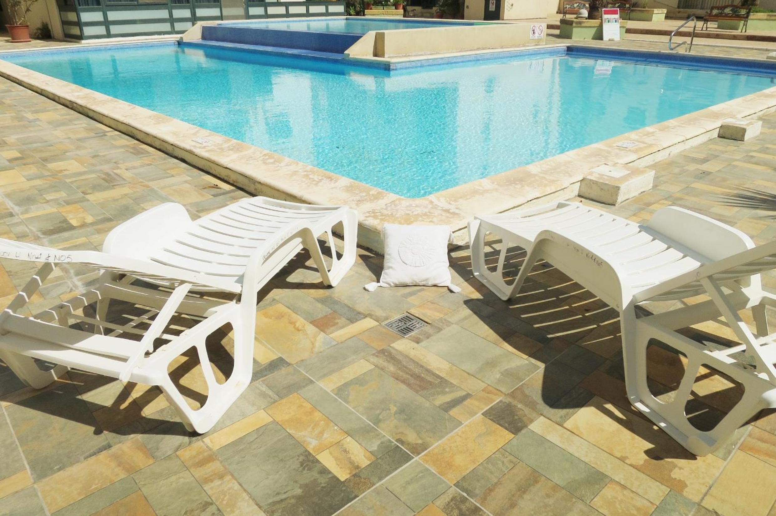 Bugibba Deluxe Penthouse with terrace & communal swimming pool photo 2