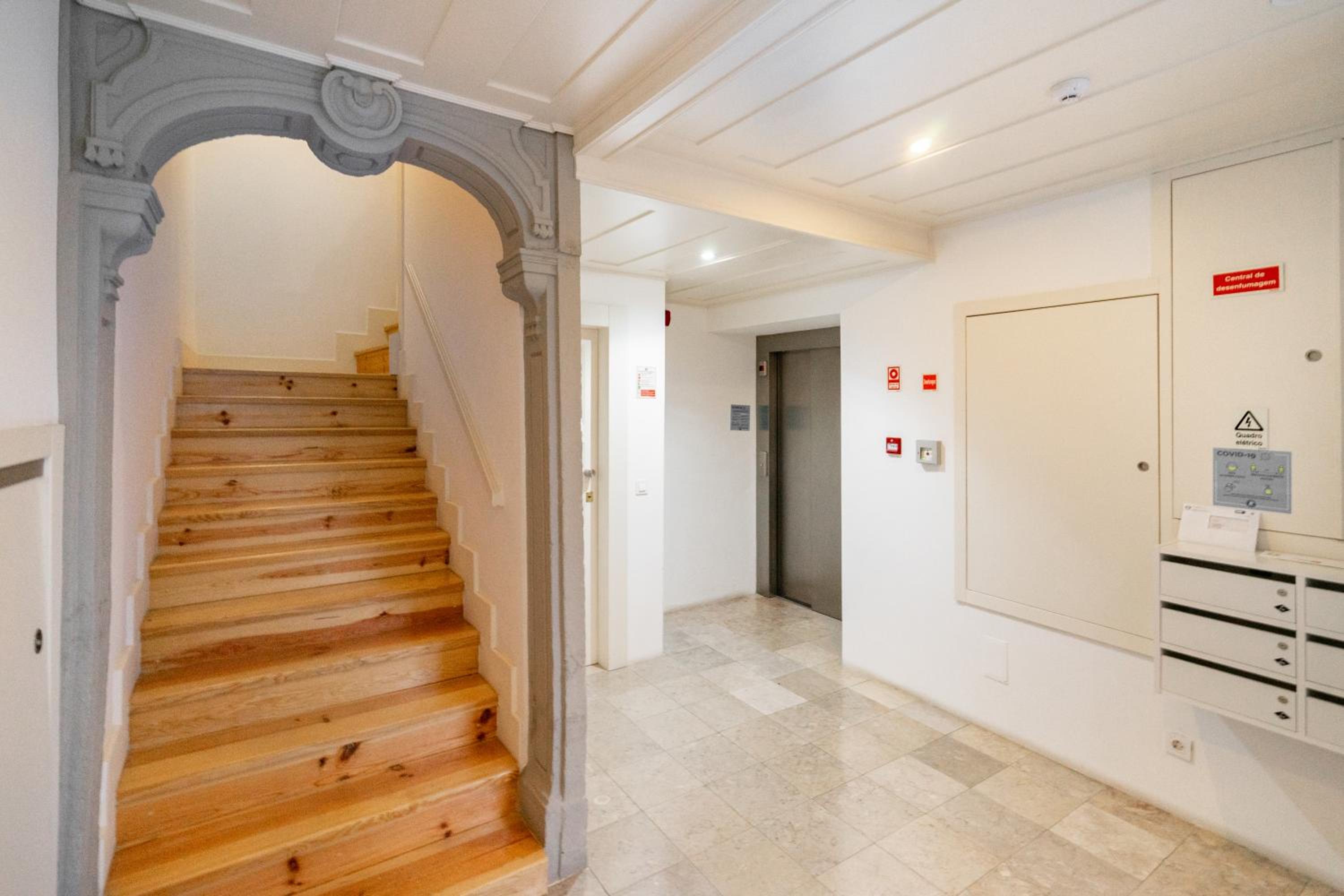 WHome Intendente Modern 1-Bed with Lift in Top Notch Location view 5