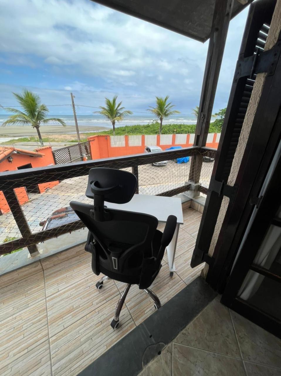 Pé na areia gaivotas com Wi-Fi