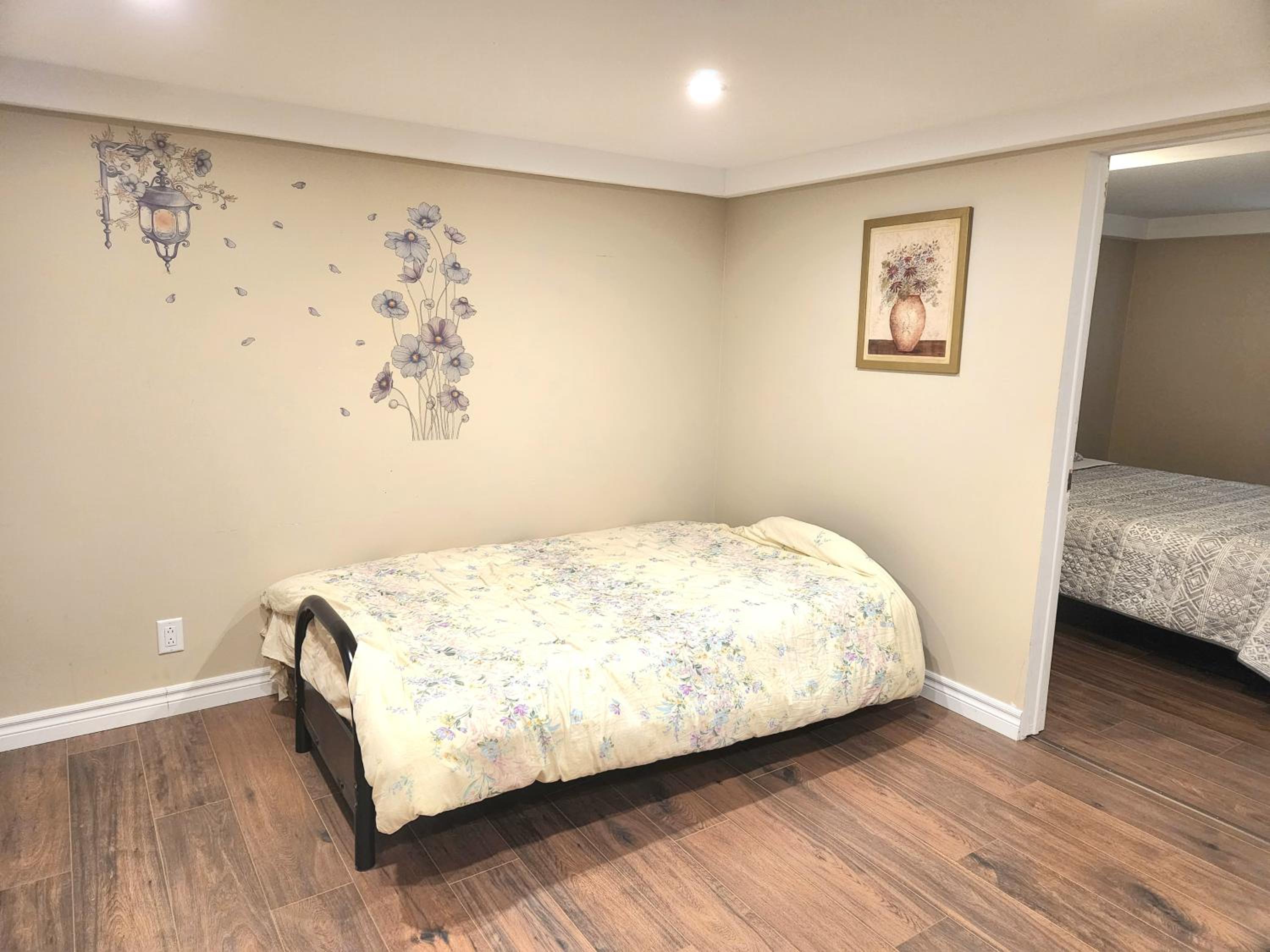 Cozy spacious Apt In Laval, Greater Montreal view 4