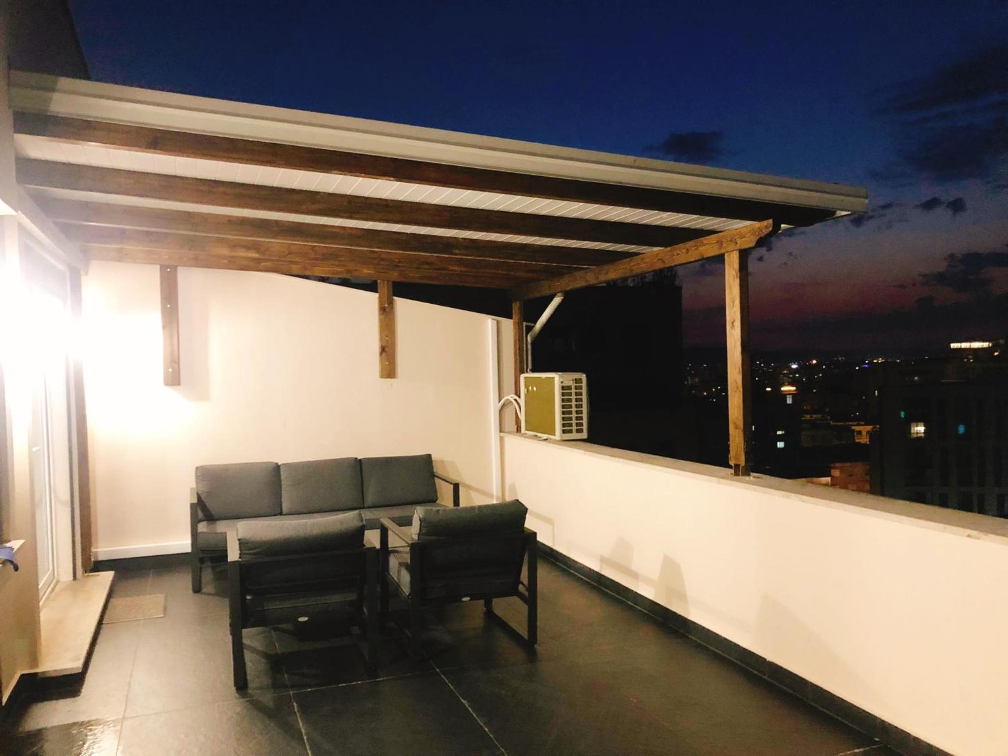 Rooftop Sunset View Apartment