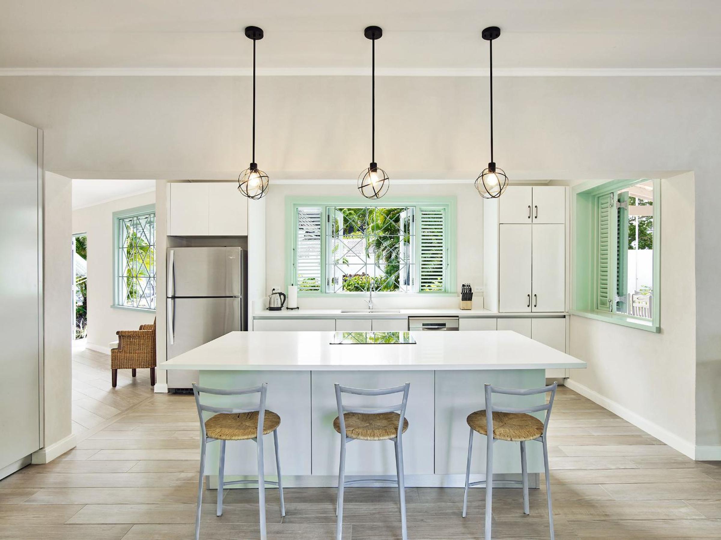 Southwinds Beach House is a 3 bedroom with exquisite sea views
