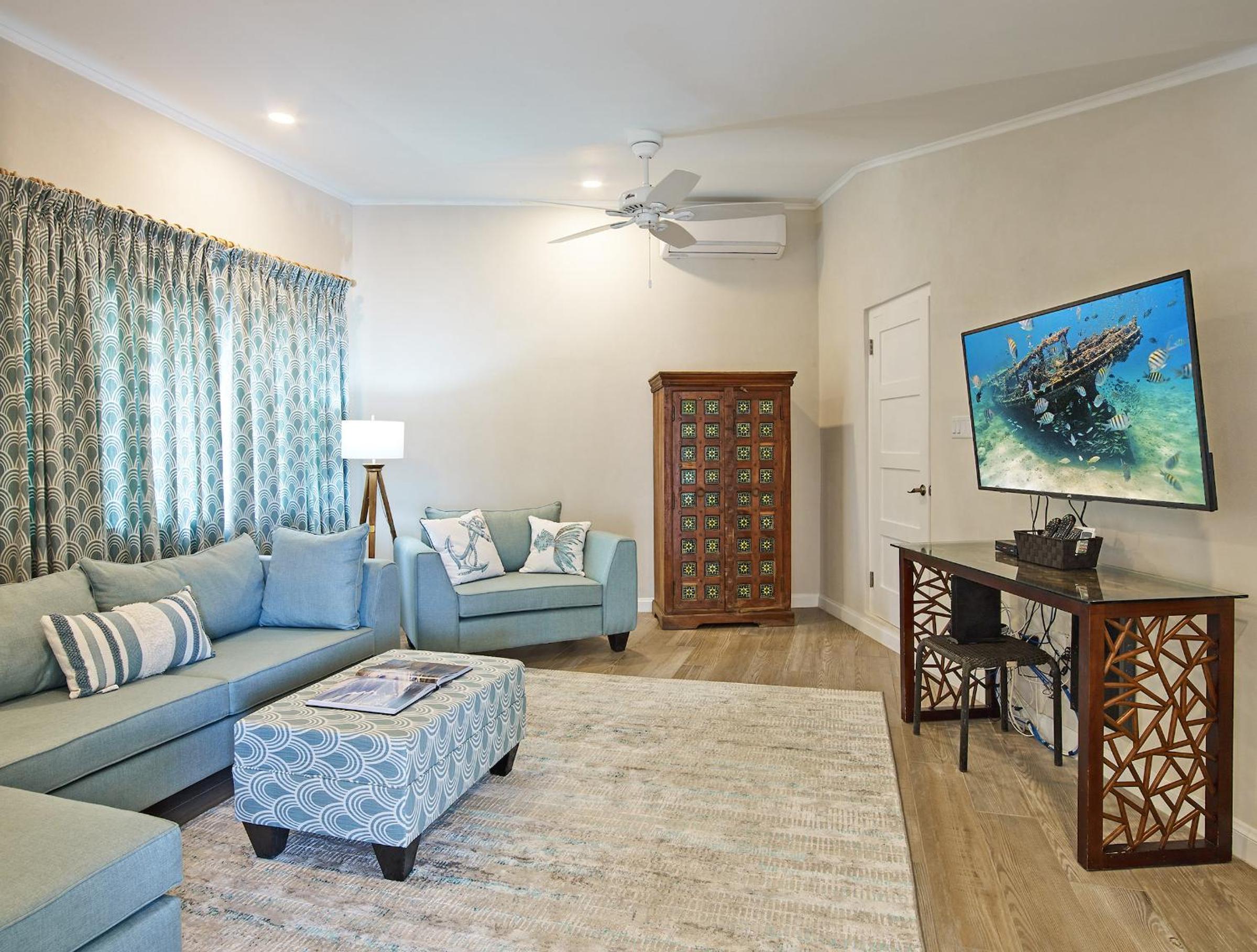 Southwinds Beach House is a 3 bedroom with exquisite sea views