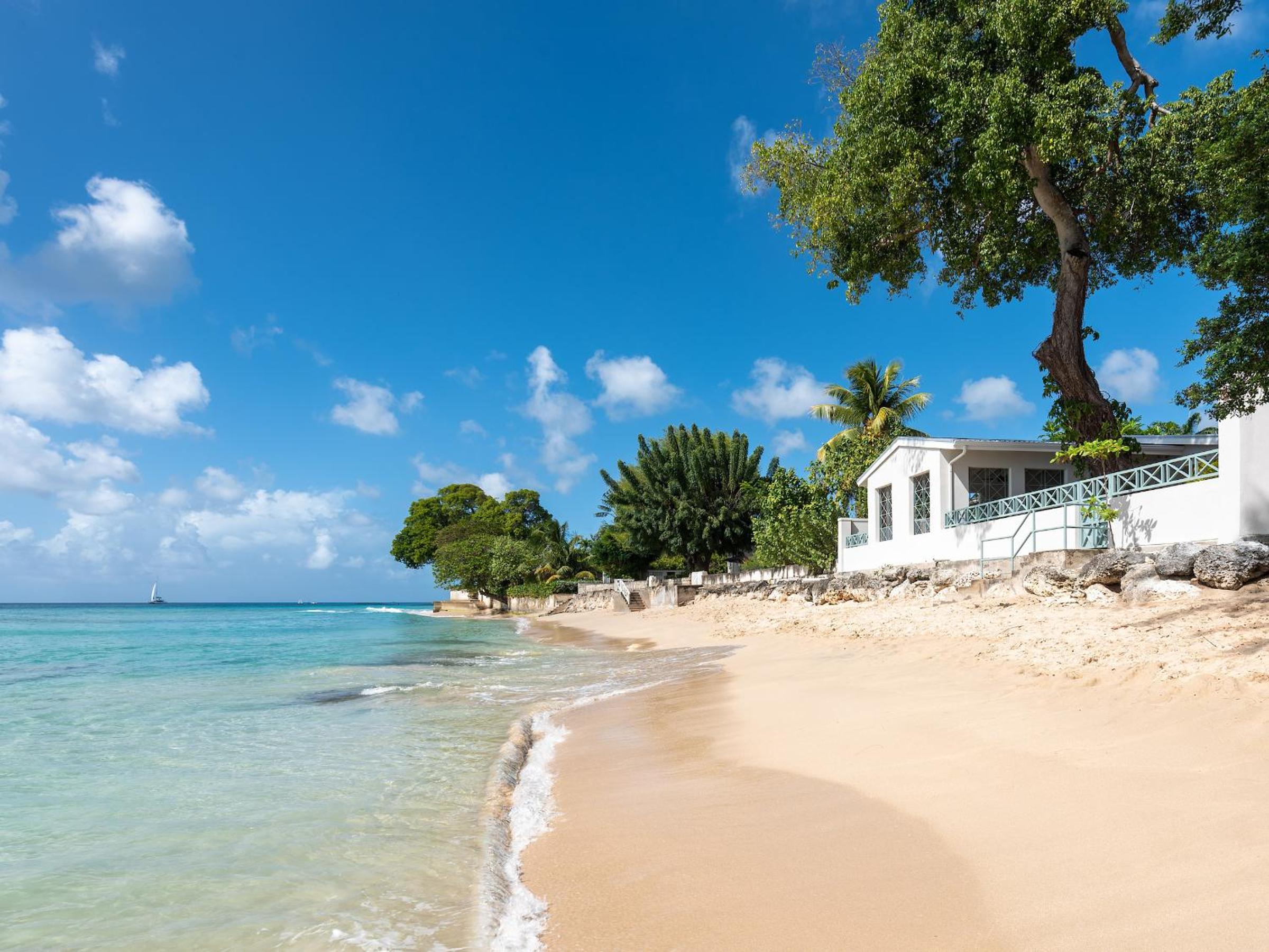 Southwinds Beach House is a 3 bedroom with exquisite sea views