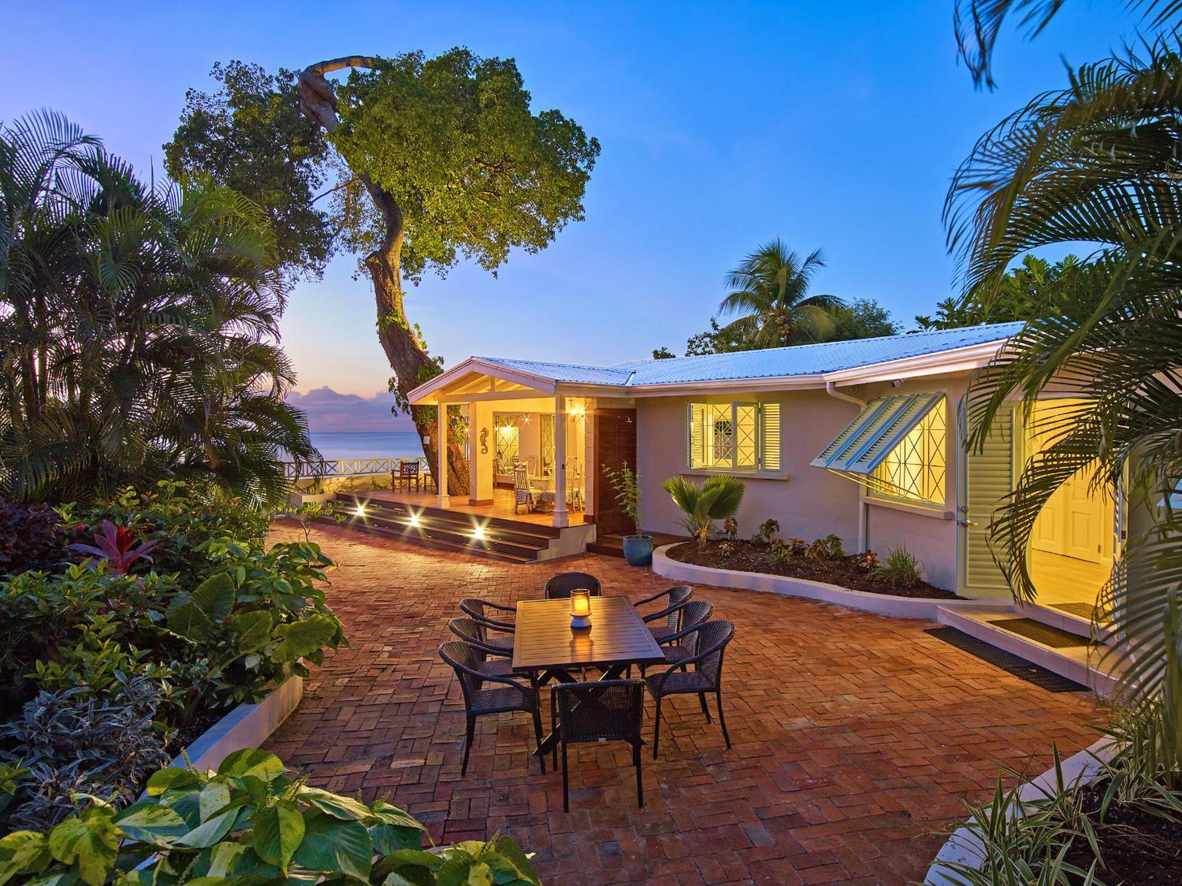 Southwinds Beach House is a 3 bedroom with exquisite sea views