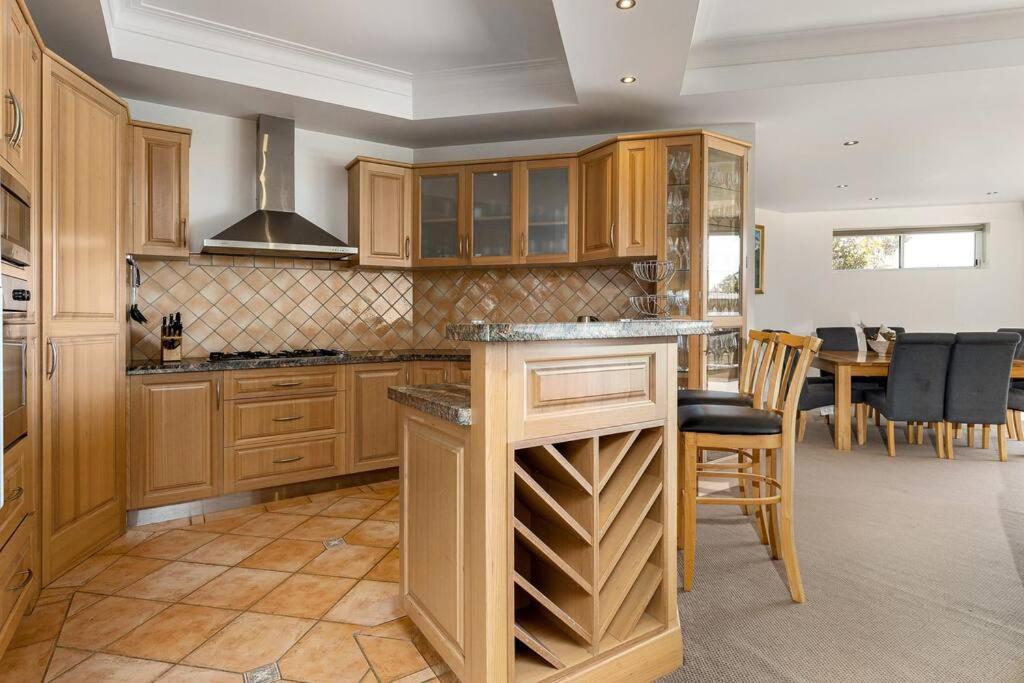 Sea Grange - harbour views, prime location