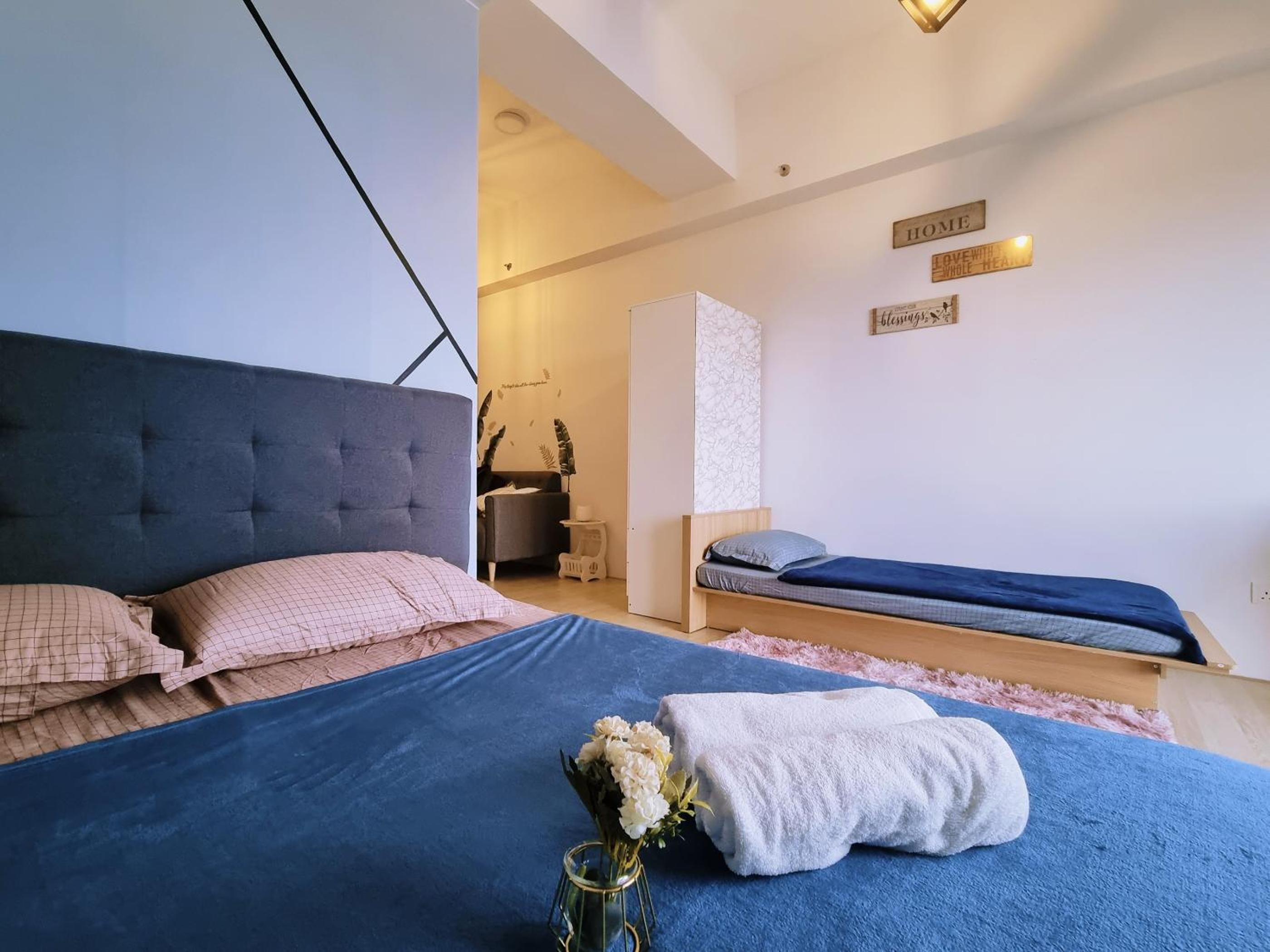 Pavilion 2 I Aurora Revo I Sky PooL I 2-4pax