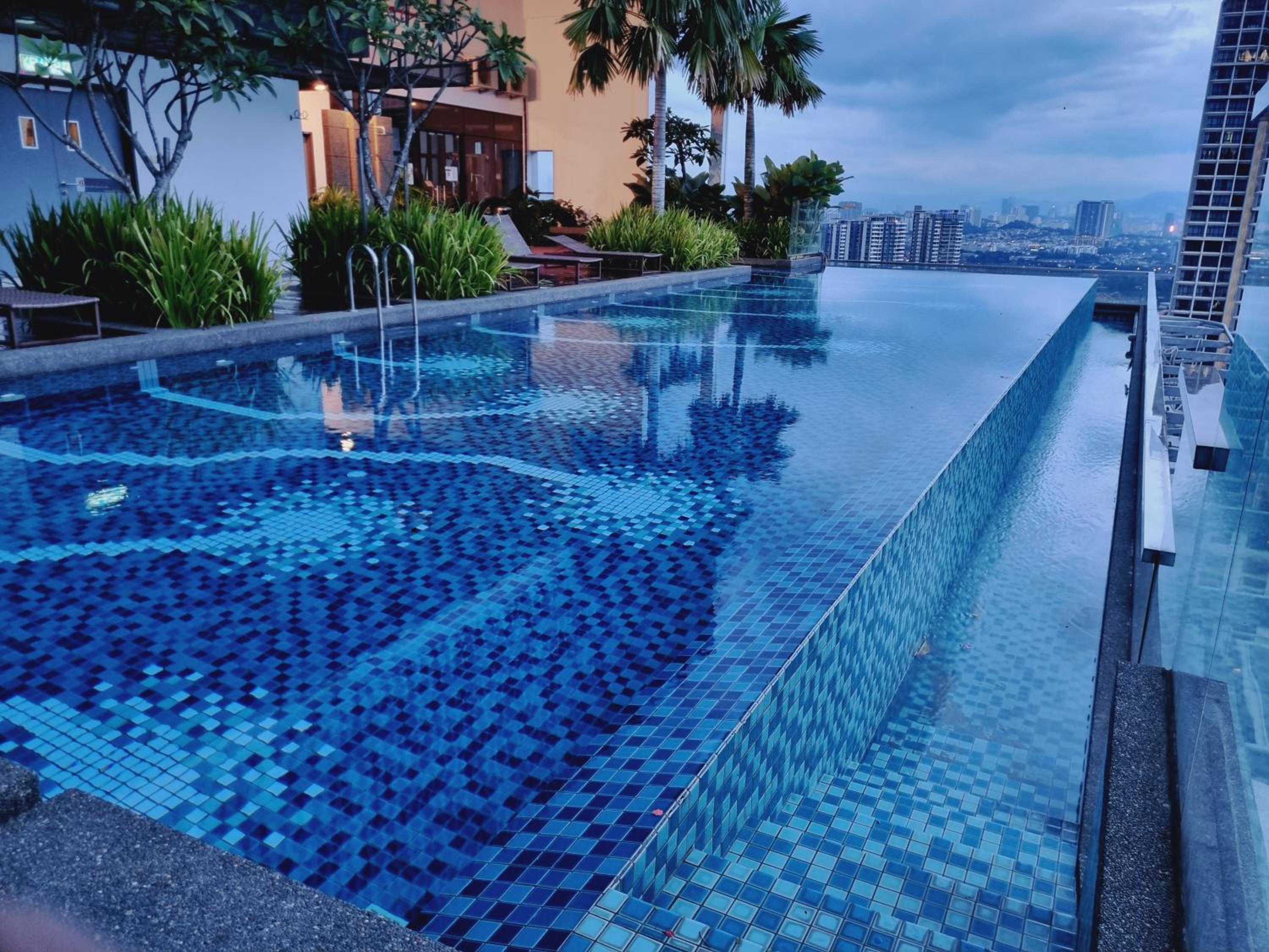 Pavilion 2 I Aurora Revo I Sky PooL I 2-4pax