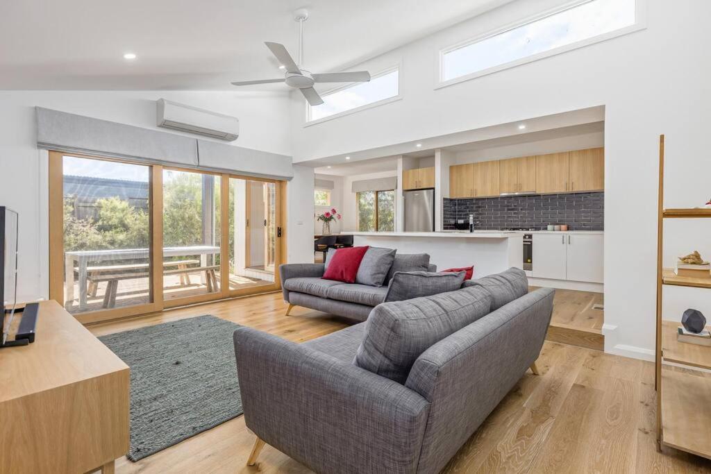 Everleigh - renovated, spacious beach house