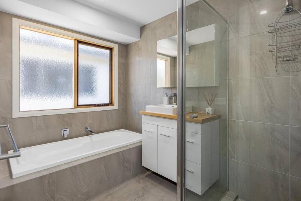 Everleigh - renovated, spacious beach house