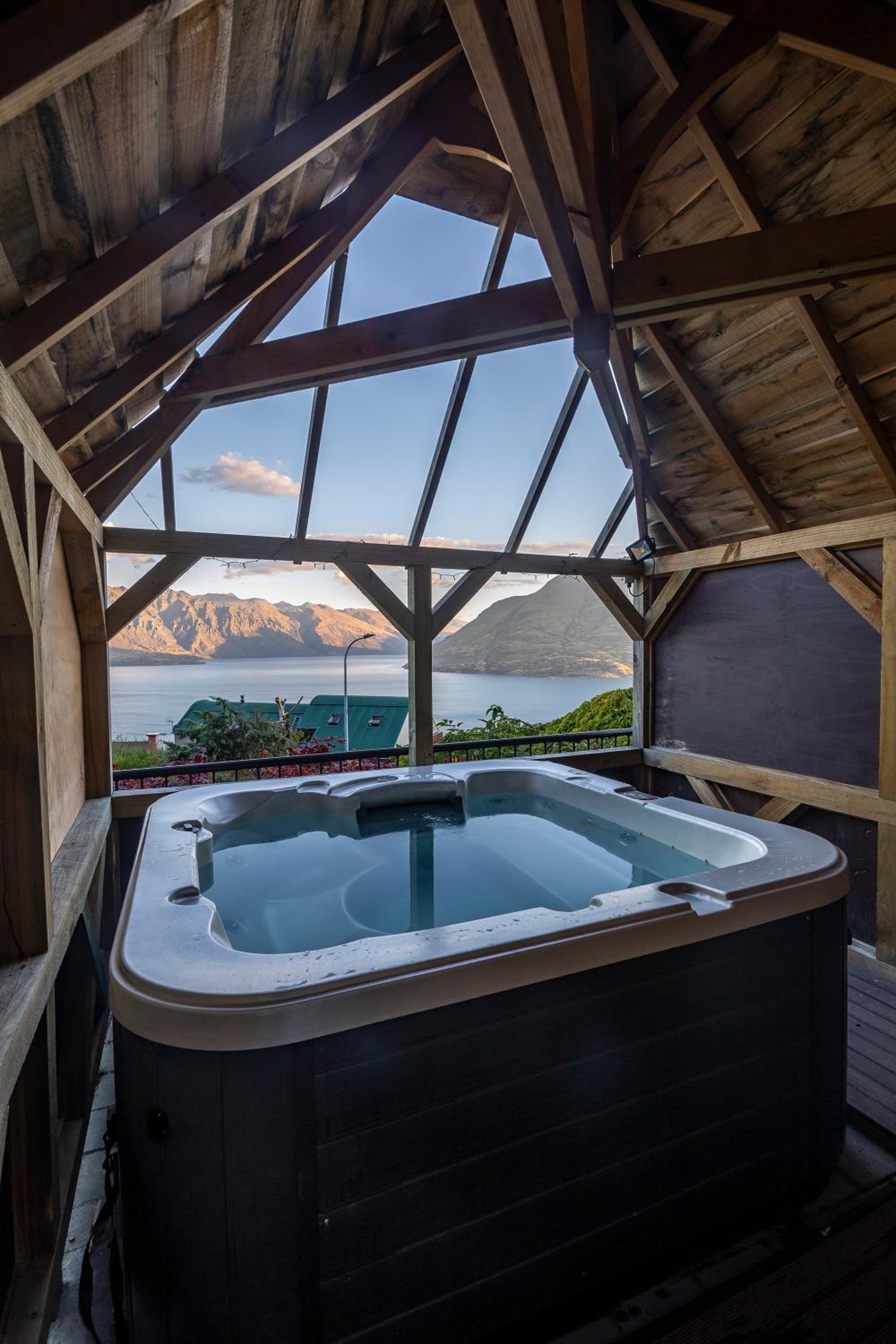 Awesomely Lakeview Queenstown Home view 3