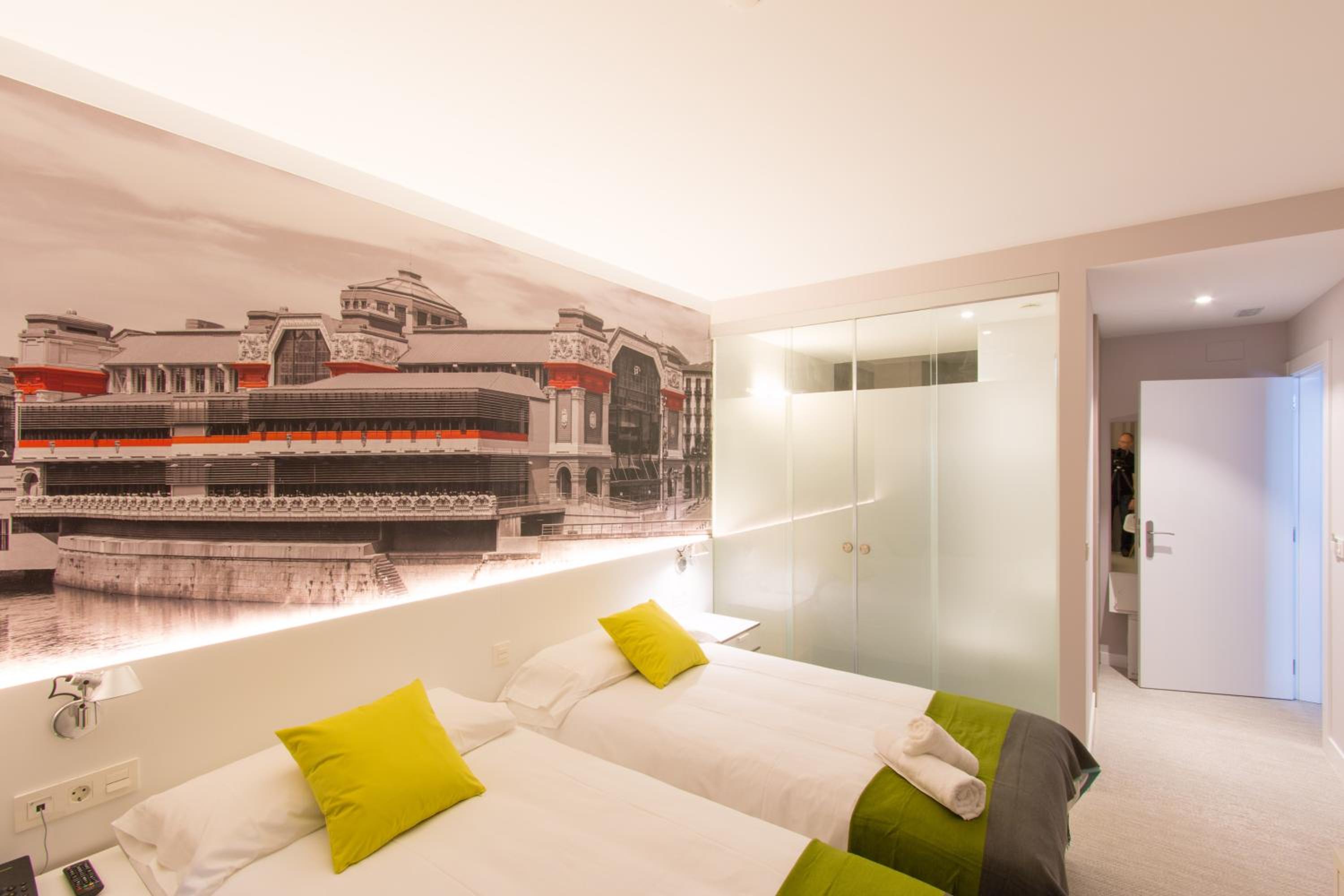 Hotel Bilbao City Rooms - Image 1