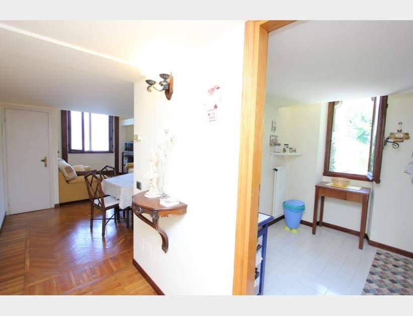 CHARMING APARTMENT LAKE FRONT photo 2