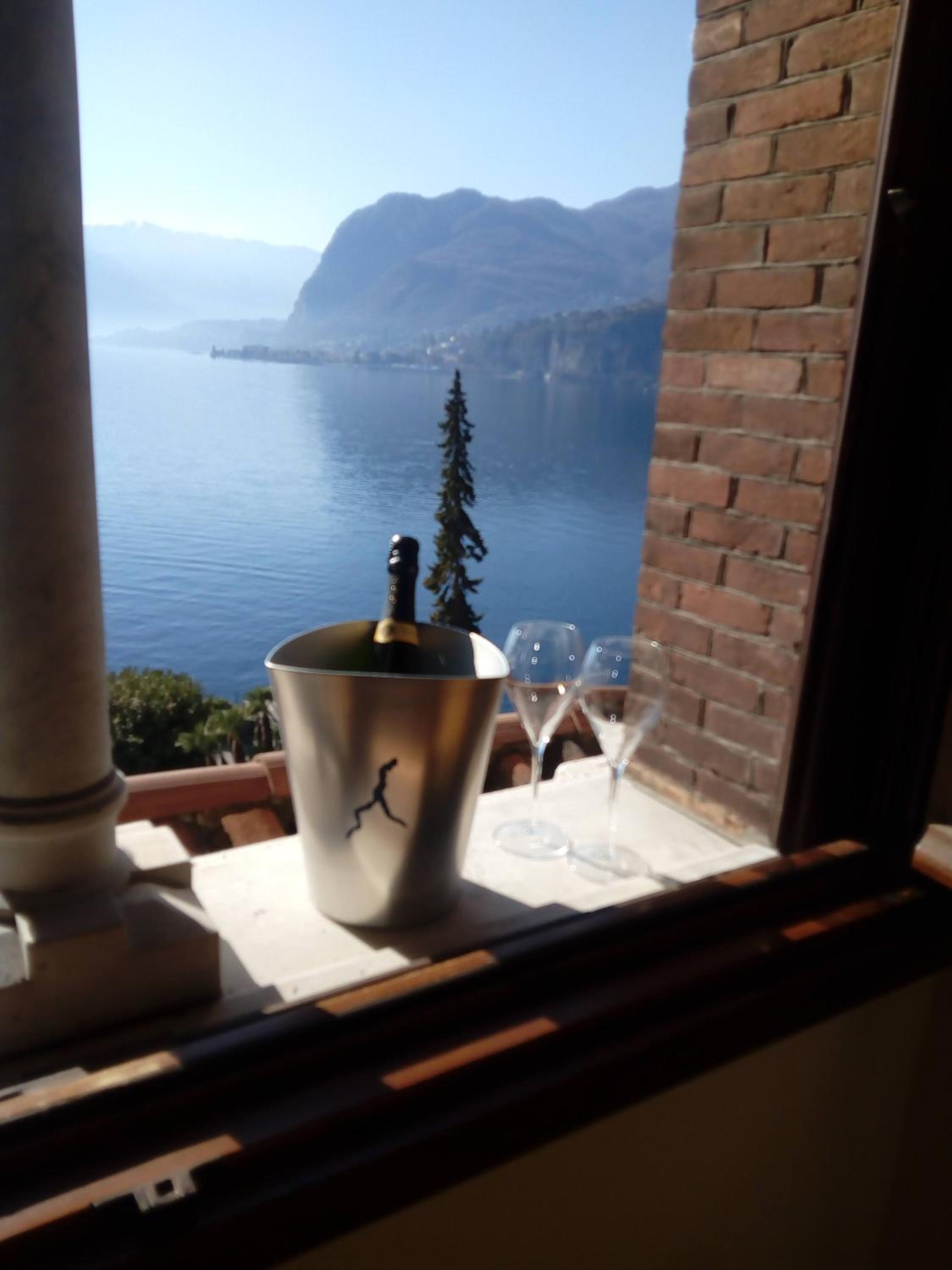 CHARMING APARTMENT LAKE FRONT photo 4