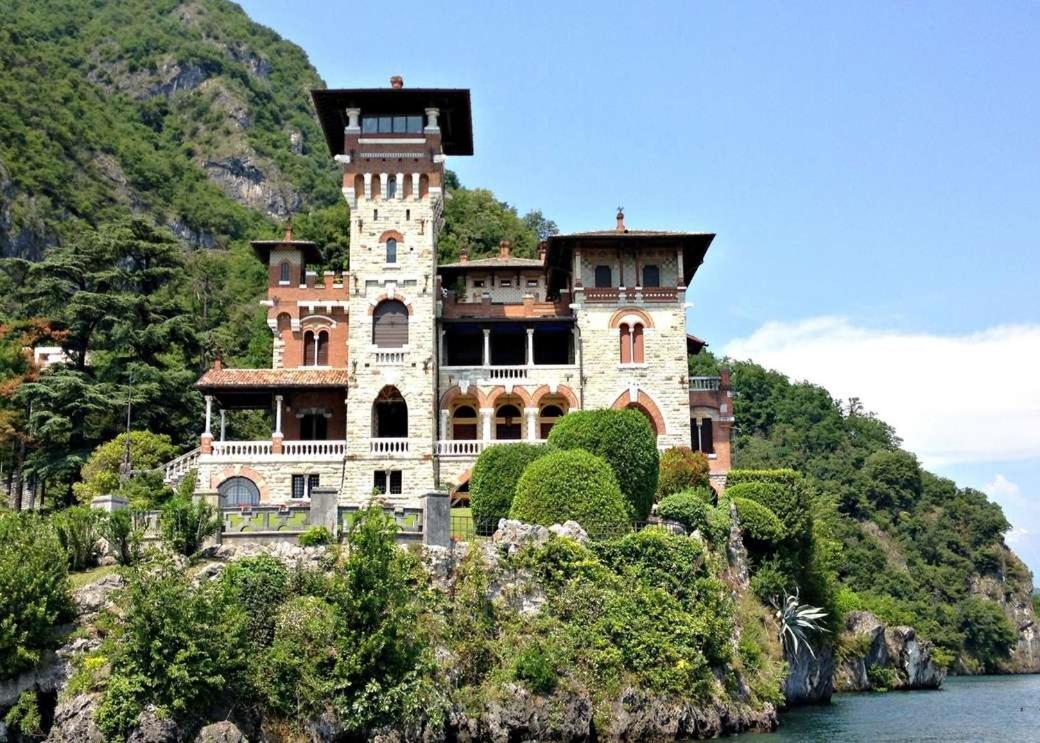 CHARMING APARTMENT LAKE FRONT