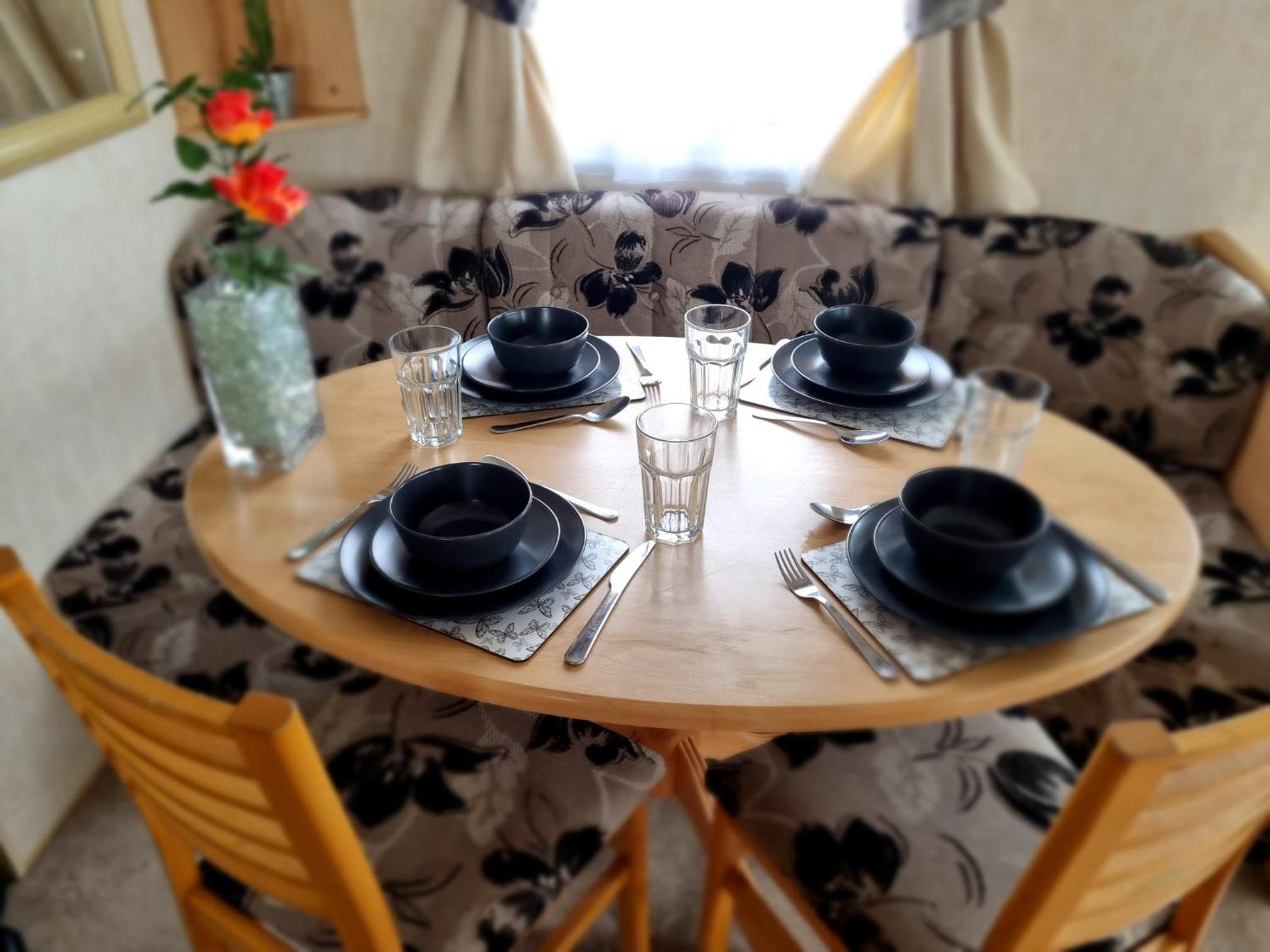 3 Bedroom Sleeps 6 on Coral Beach view 5