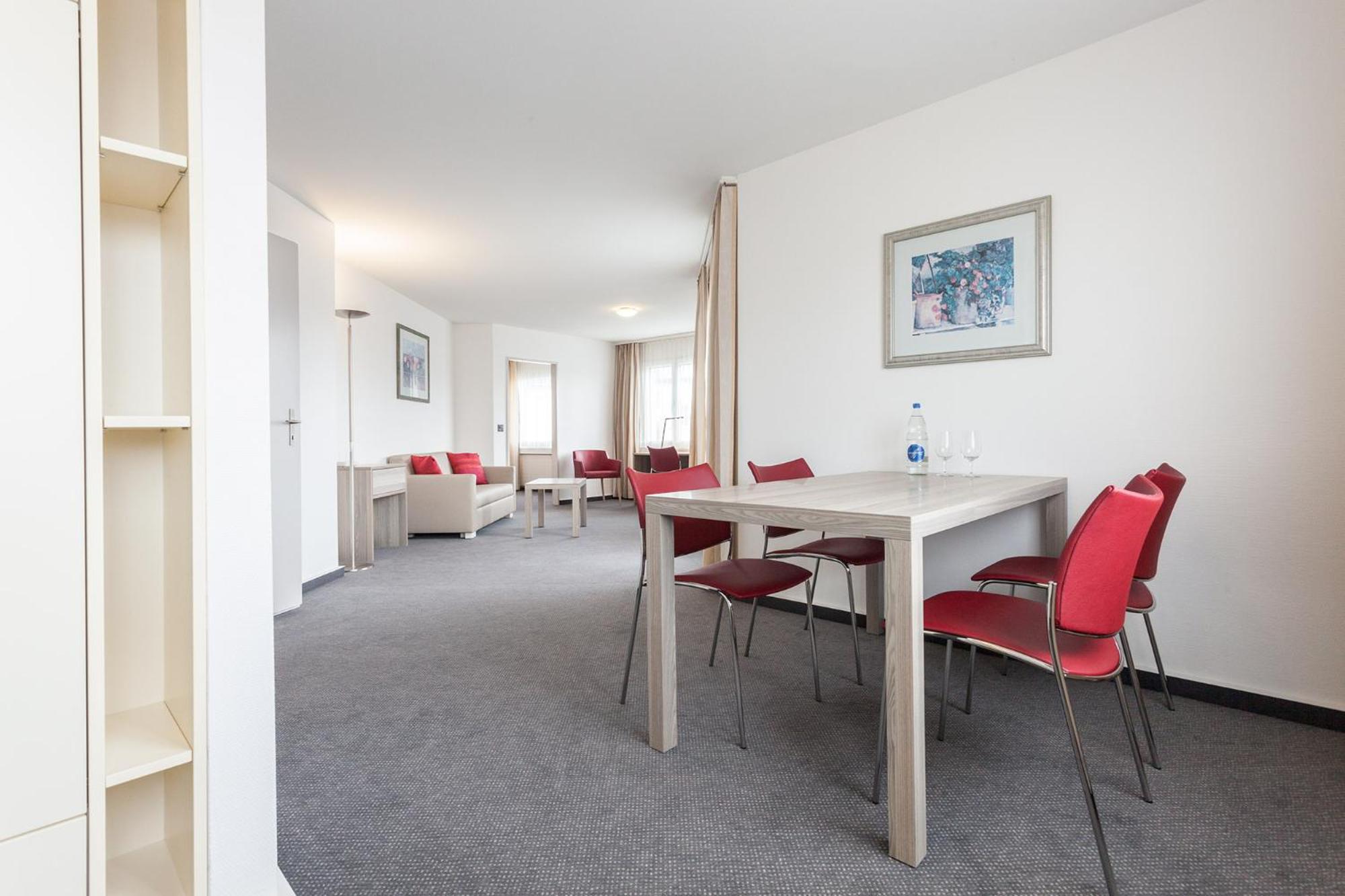 EMA House Serviced Apartments Aussersihl view 4