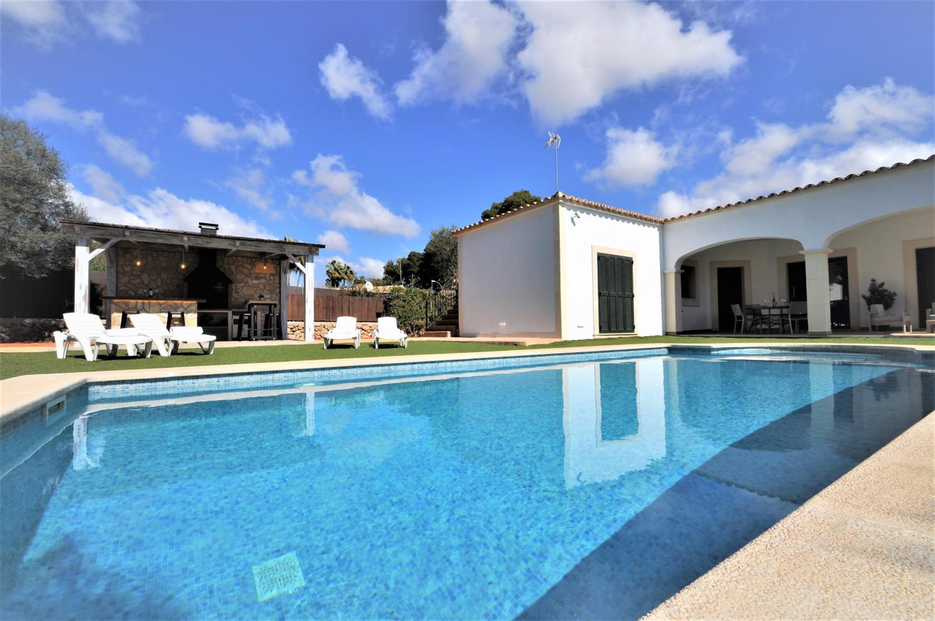 VILLA MONICA en Cala Pi ideal para familias- Mallorca view 5
