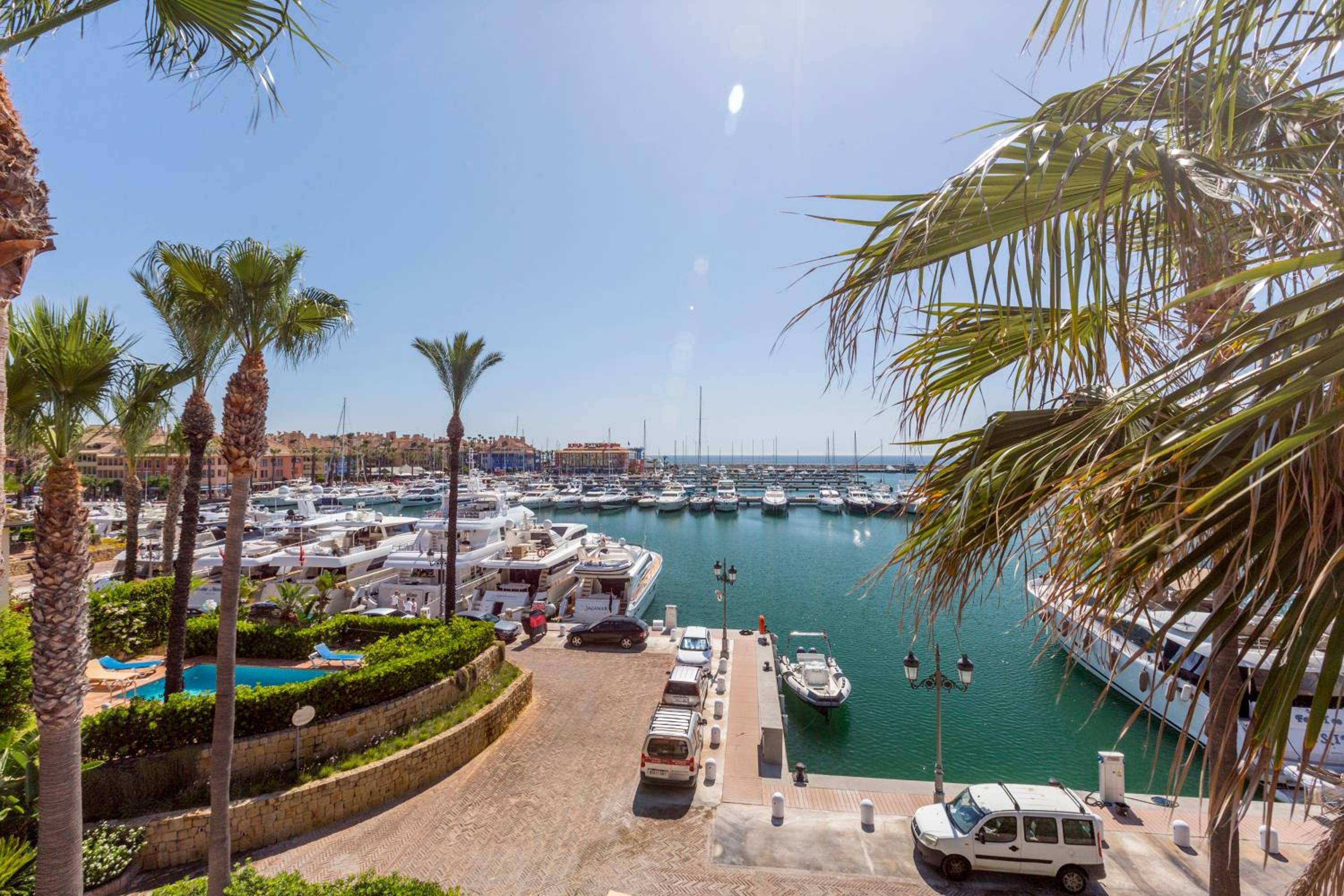 First line Penthouse in Puerto Sotogrande with Seaviews view 4