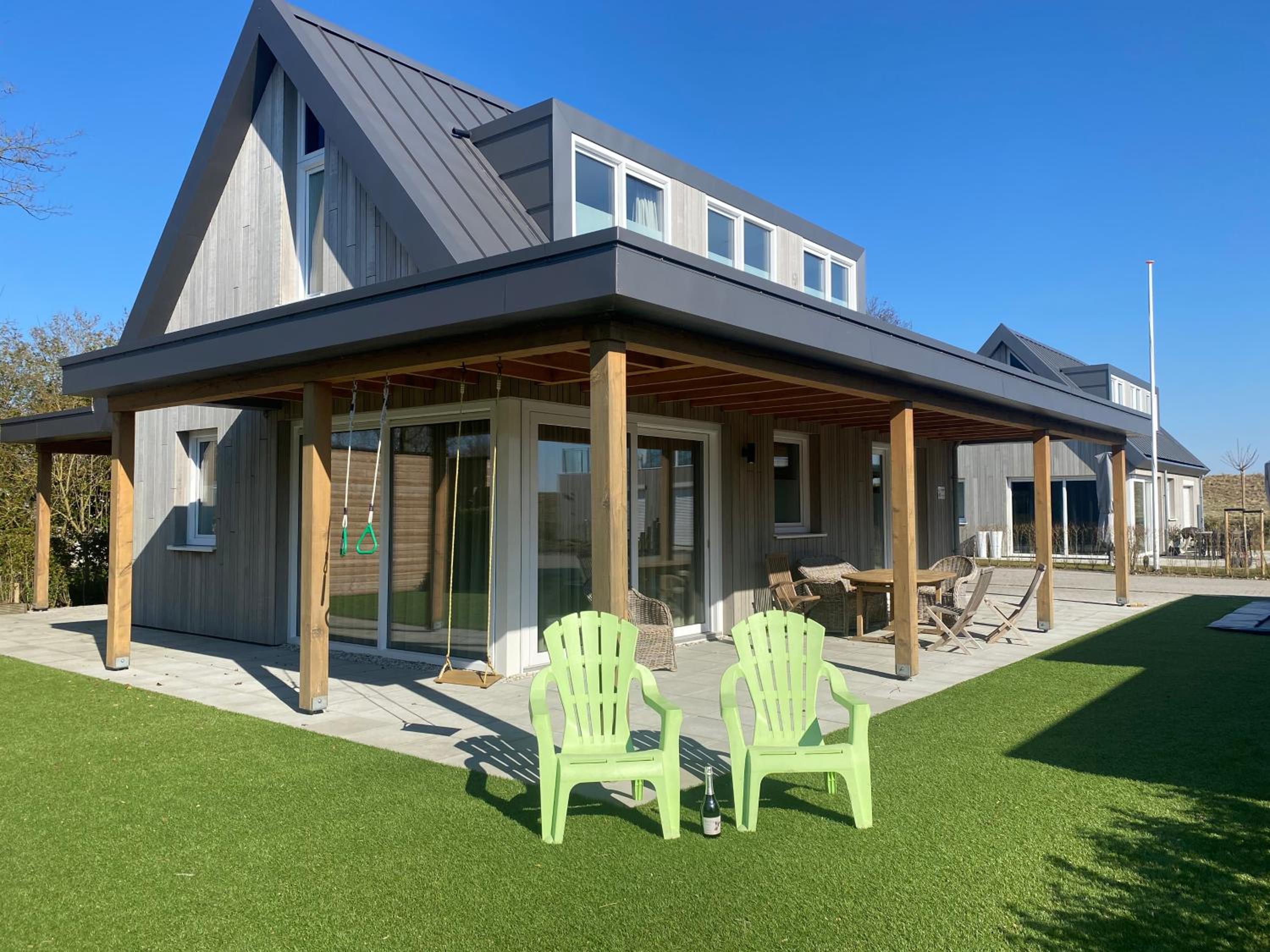 Villa Maroma Regal Veerse Meer 4 E-bikes, gratis laden EV, trampoline view 3