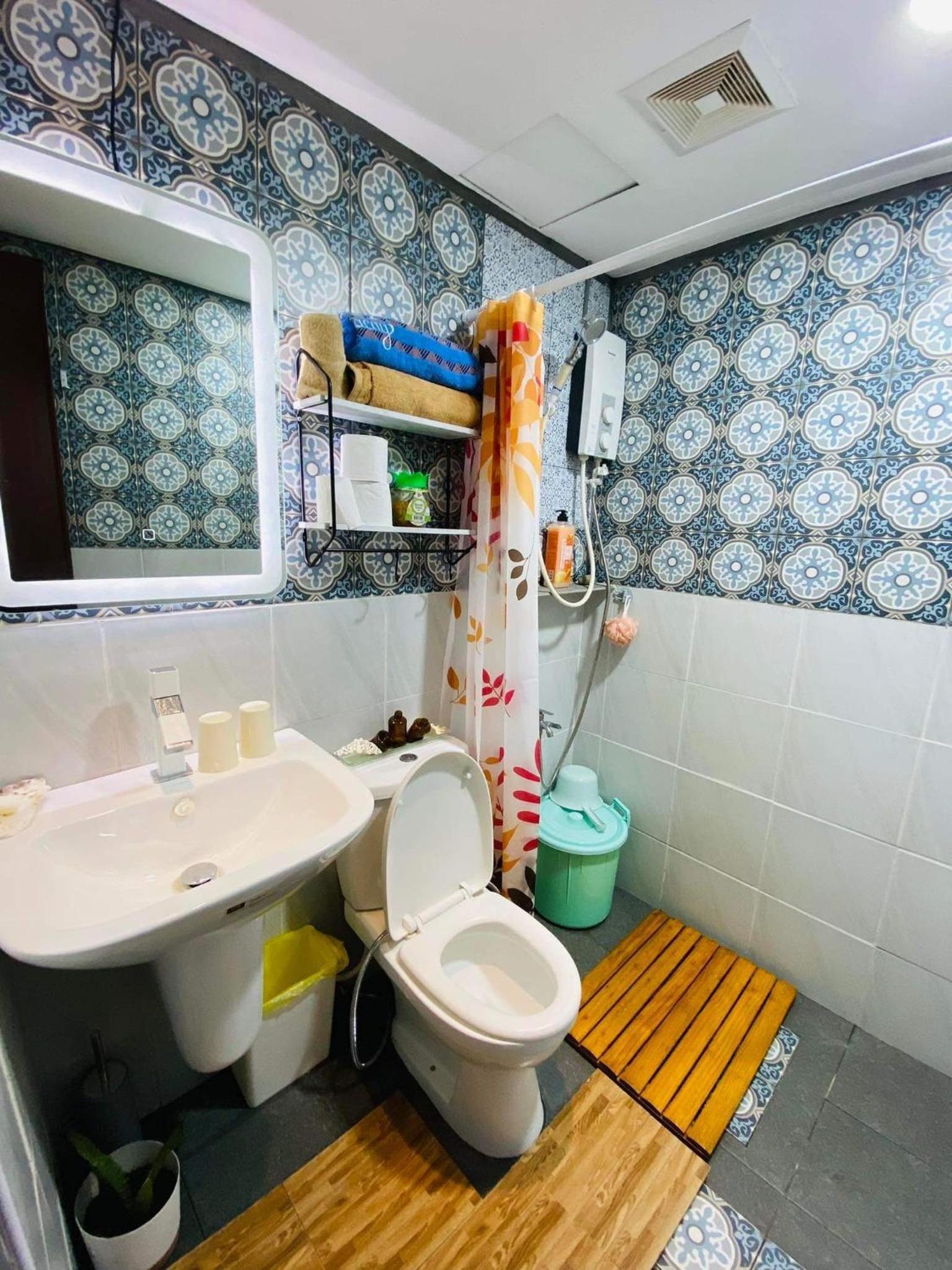 Spacious Condo w/ pool, FREE HIGHSPEED wifi and near Mactan Airport view 2
