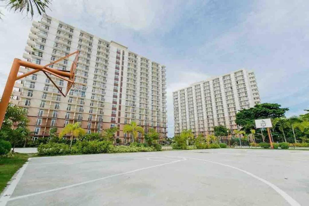 Spacious Condo w/ pool, FREE HIGHSPEED wifi and near Mactan Airport view 3