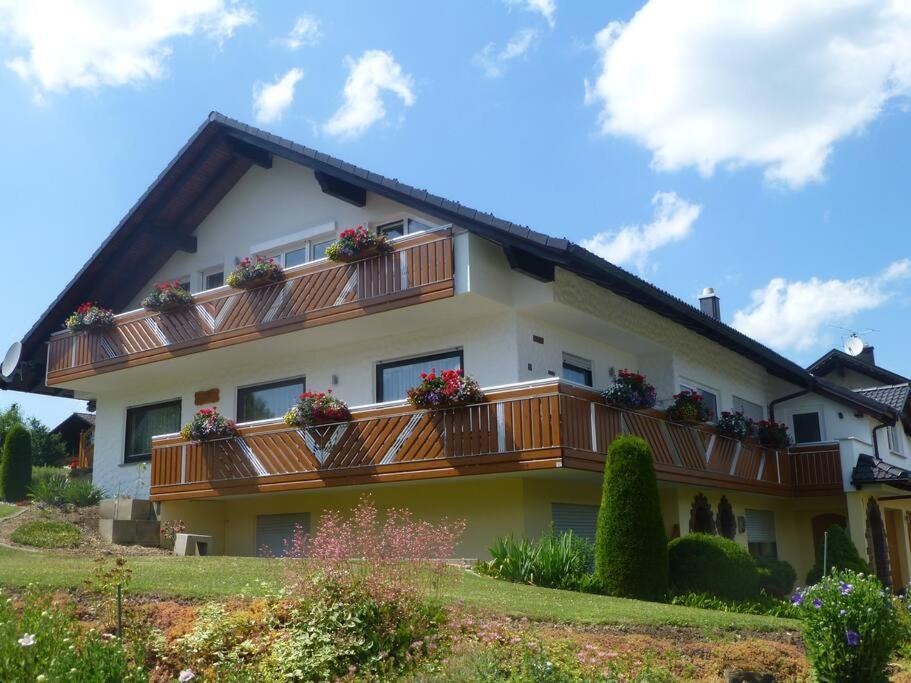 Moderne Ferienwohnung - neu renoviert - ruhige Lage