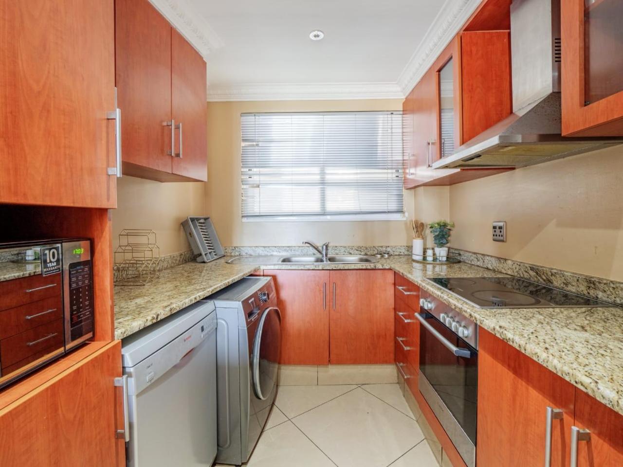 The Sails Apartment 2 Bed 2 Bath Seaview Apartment - C5 view 3