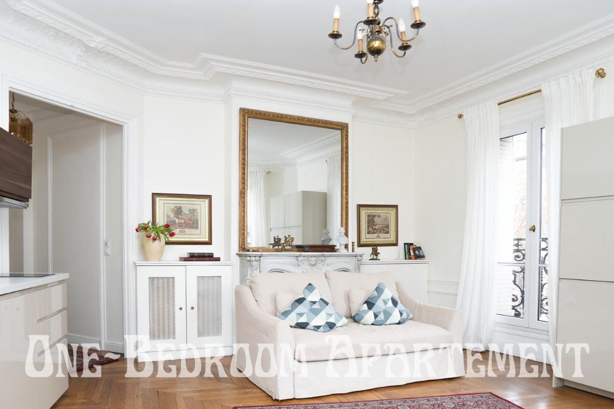 Eiffel Tower view Residence