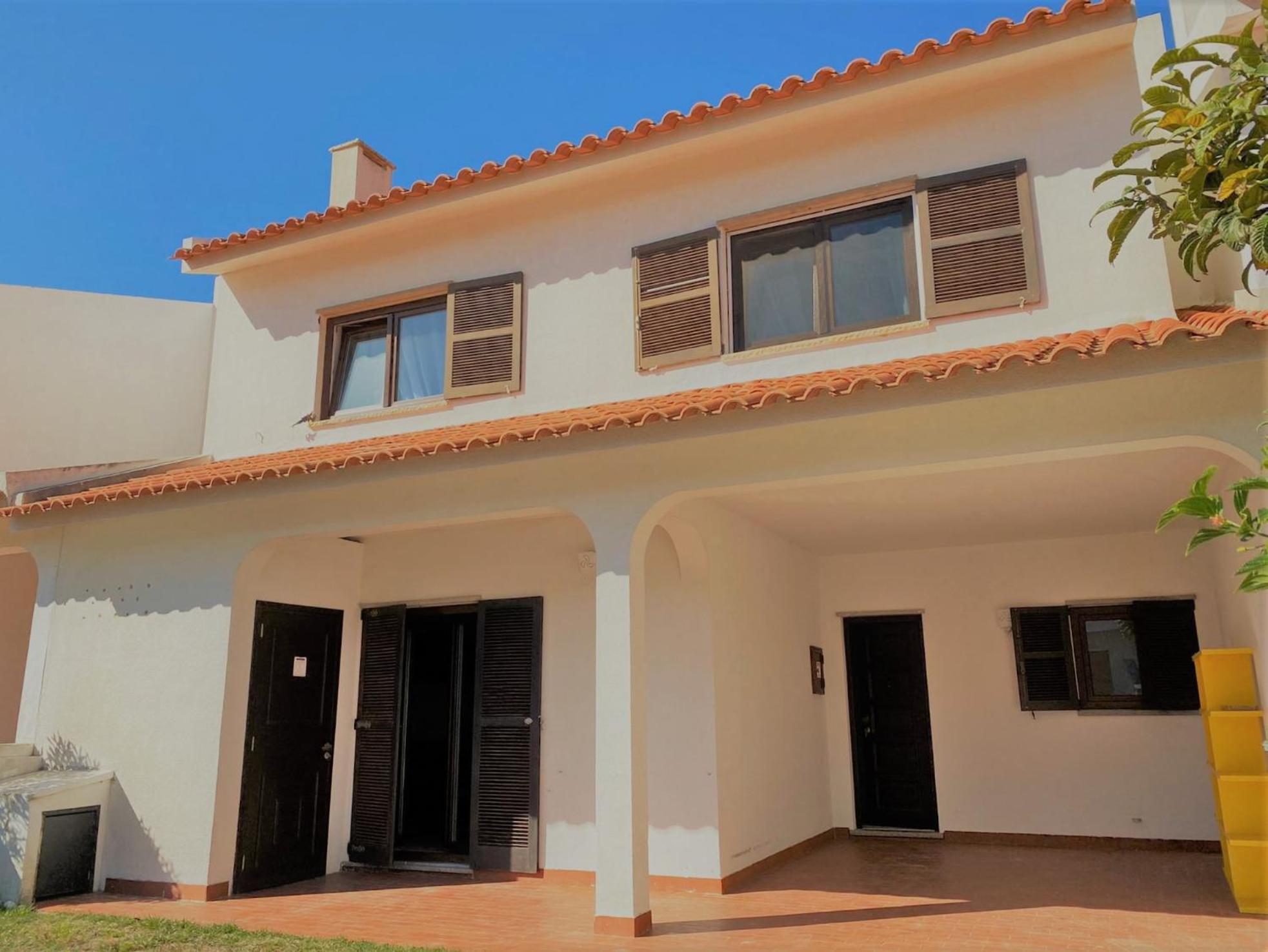 Superb Villa in Baleal w/ Patio, parking & 5 BRs view 2