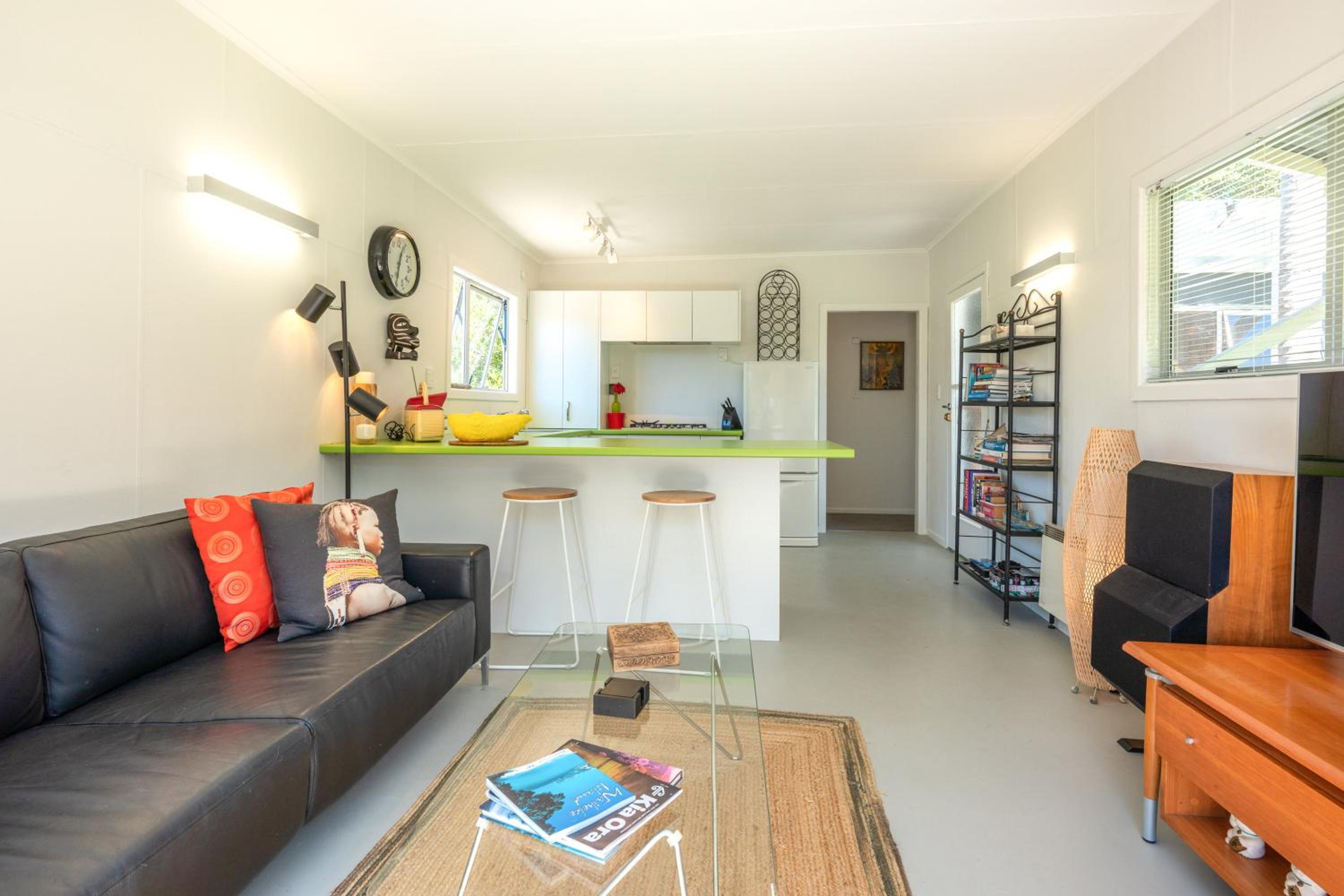Four Palms Cottage - Onetangi Holiday Home
