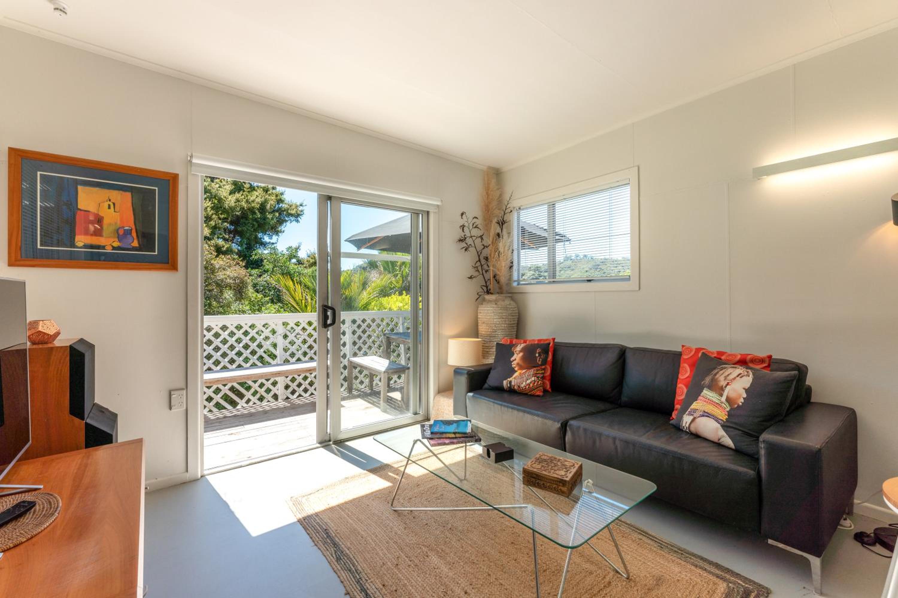 Four Palms Cottage - Onetangi Holiday Home