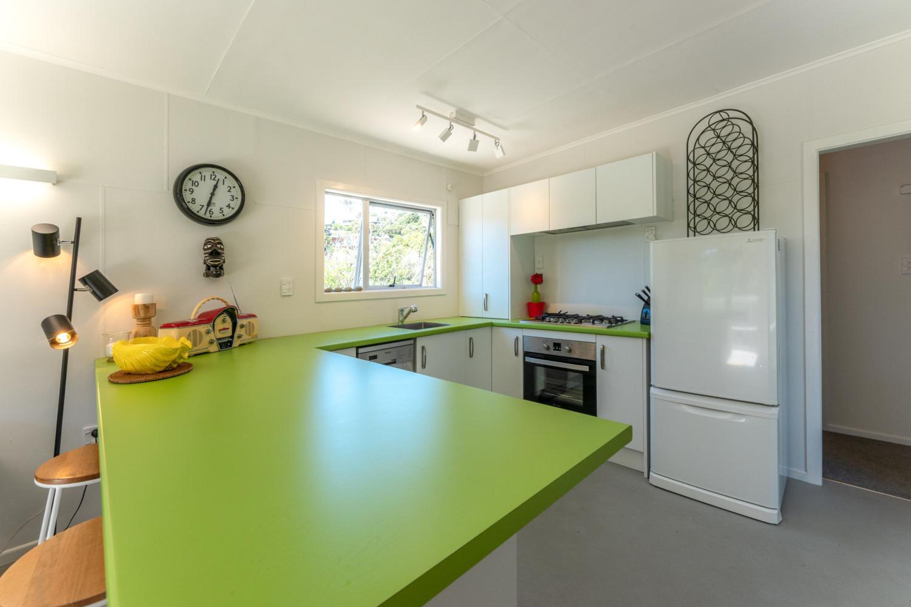 Four Palms Cottage - Onetangi Holiday Home