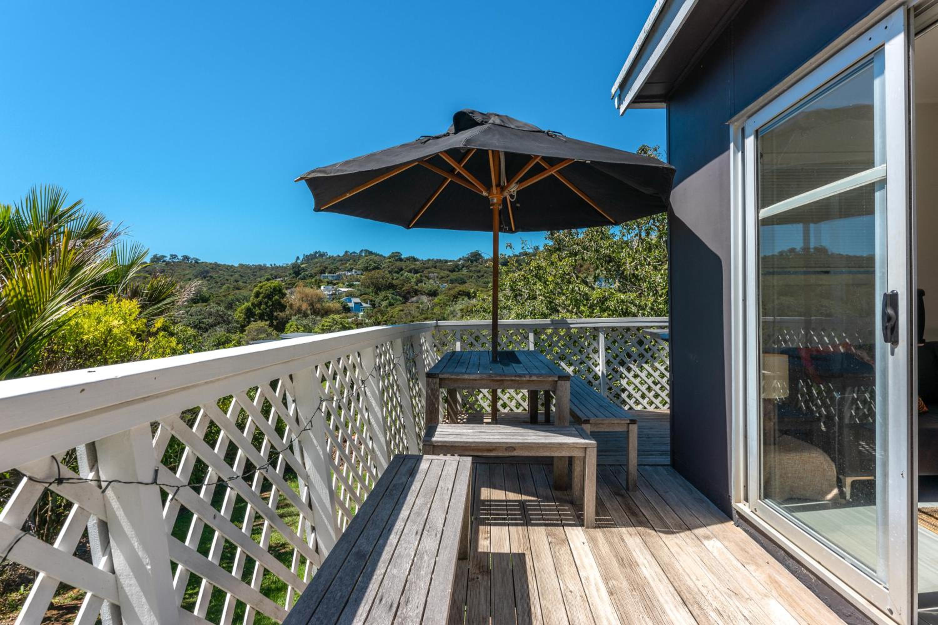 Four Palms Cottage - Onetangi Holiday Home