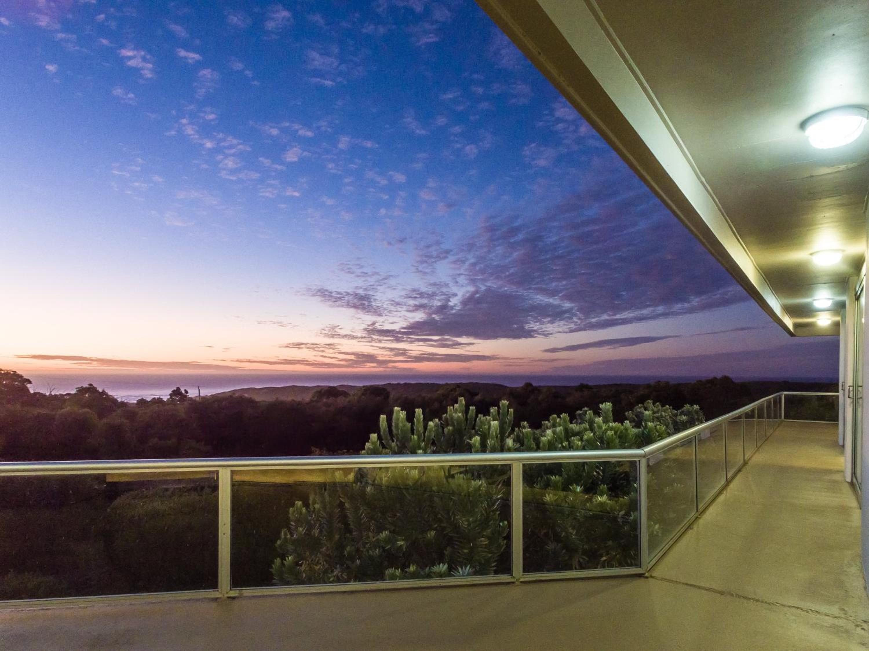 Horizons House - spacious, ocean + bush views, peaceful